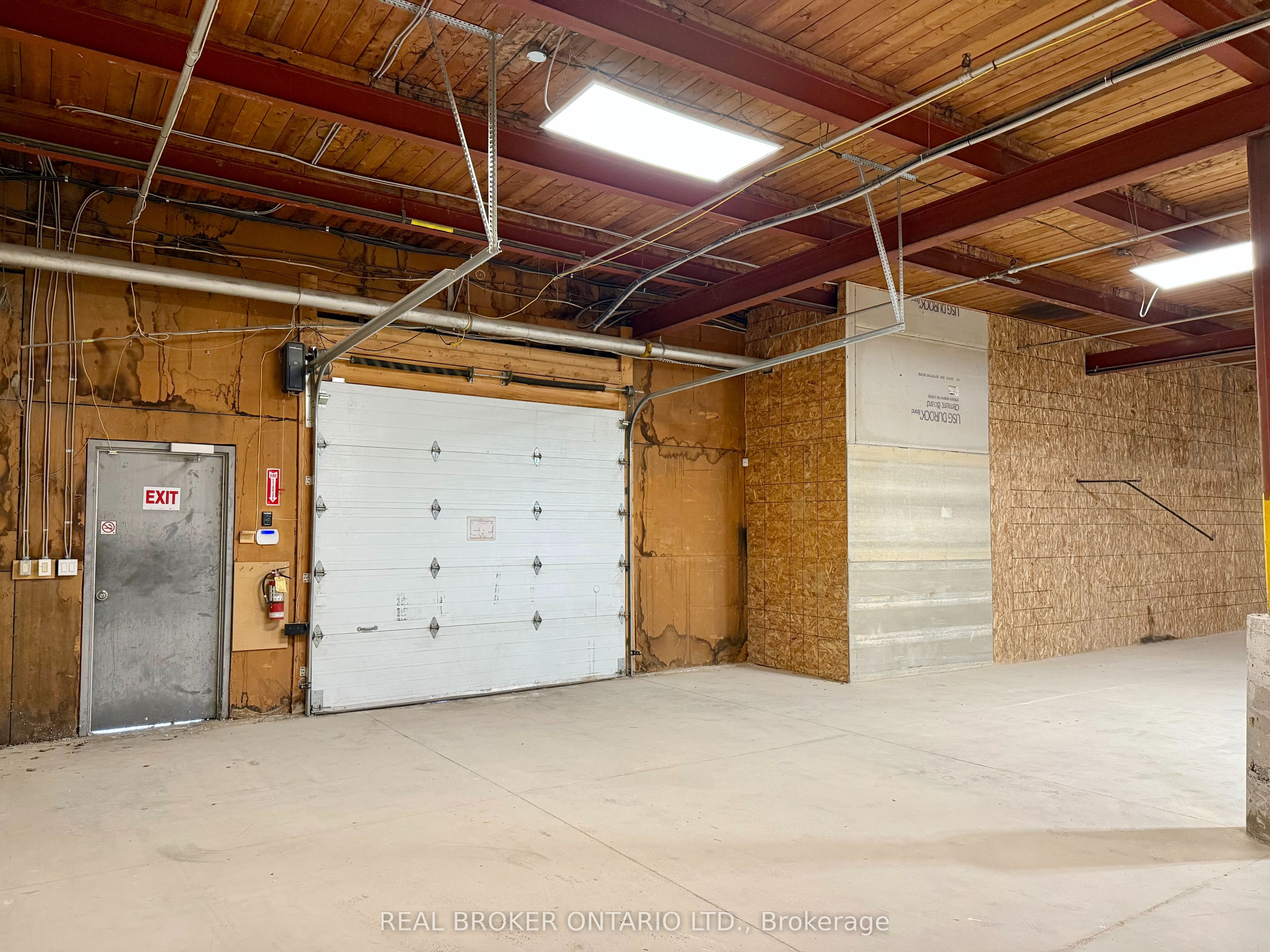 #6 - 5900 Thorold Stone Road Property Photo 4