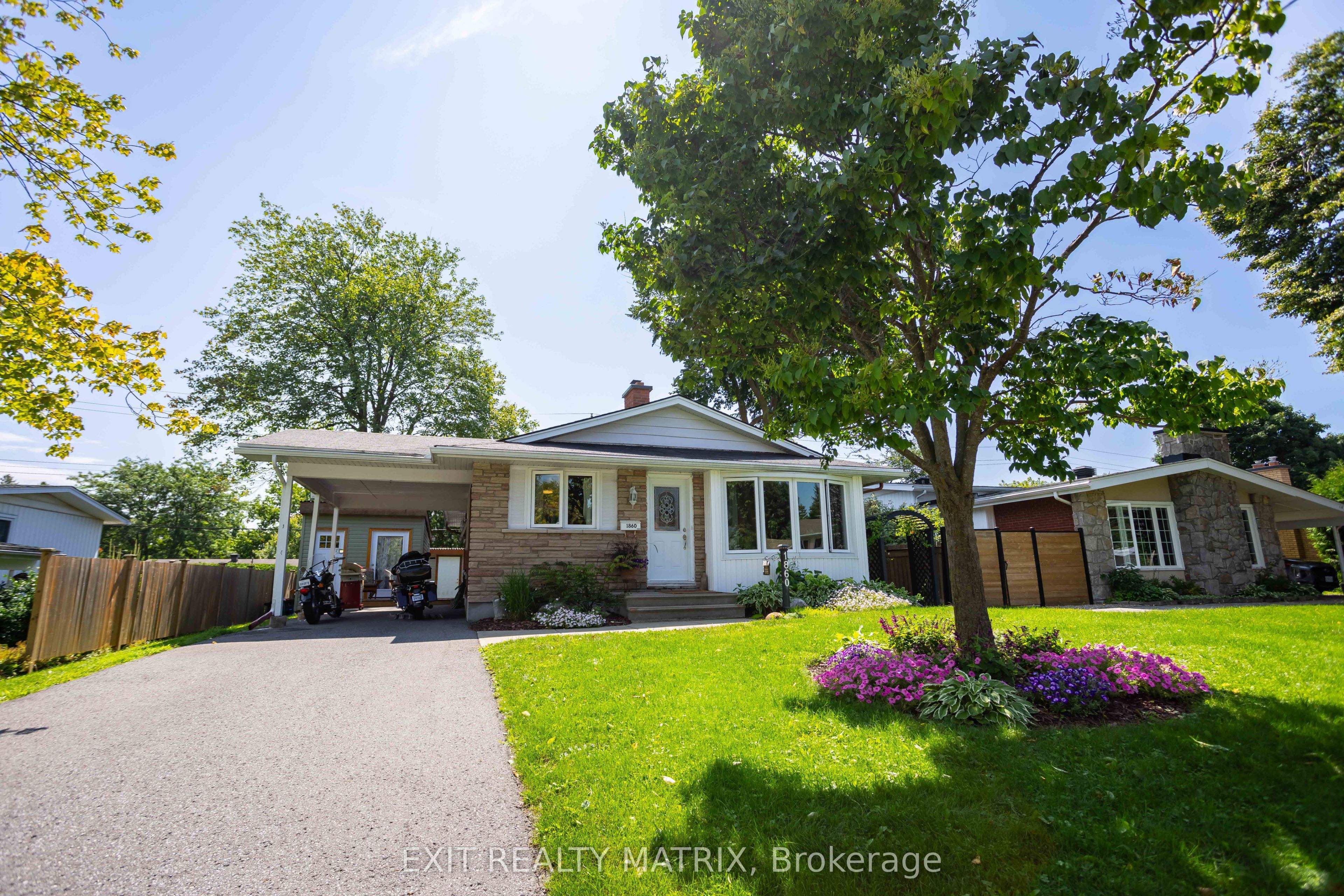 1860 Featherston Dr Property Photo