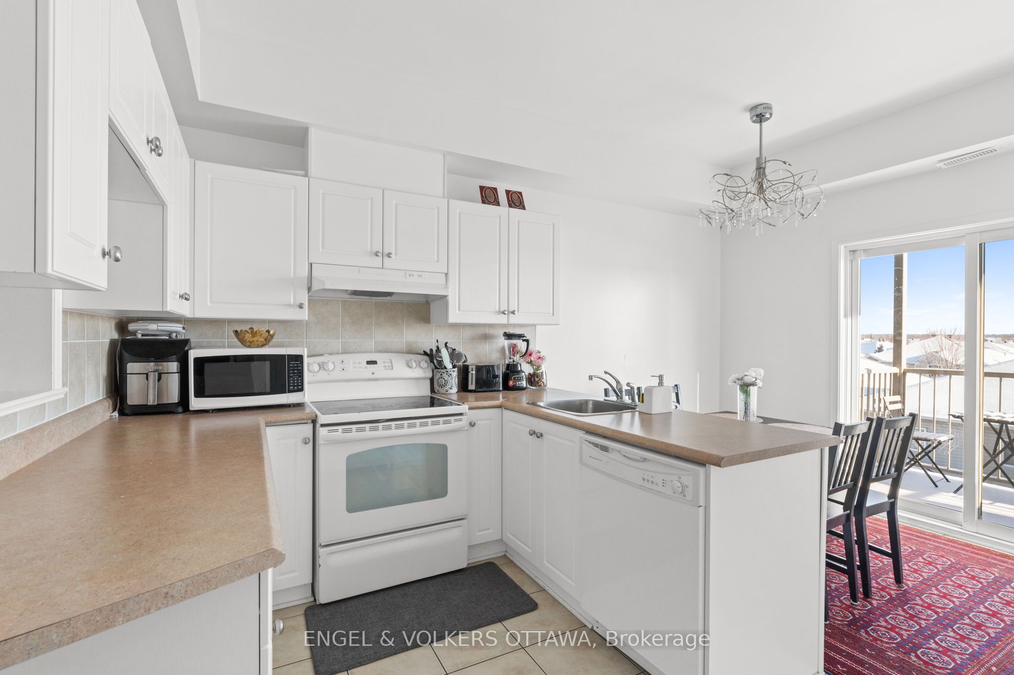 #8 - 90 Briargate Point Property Photo 7