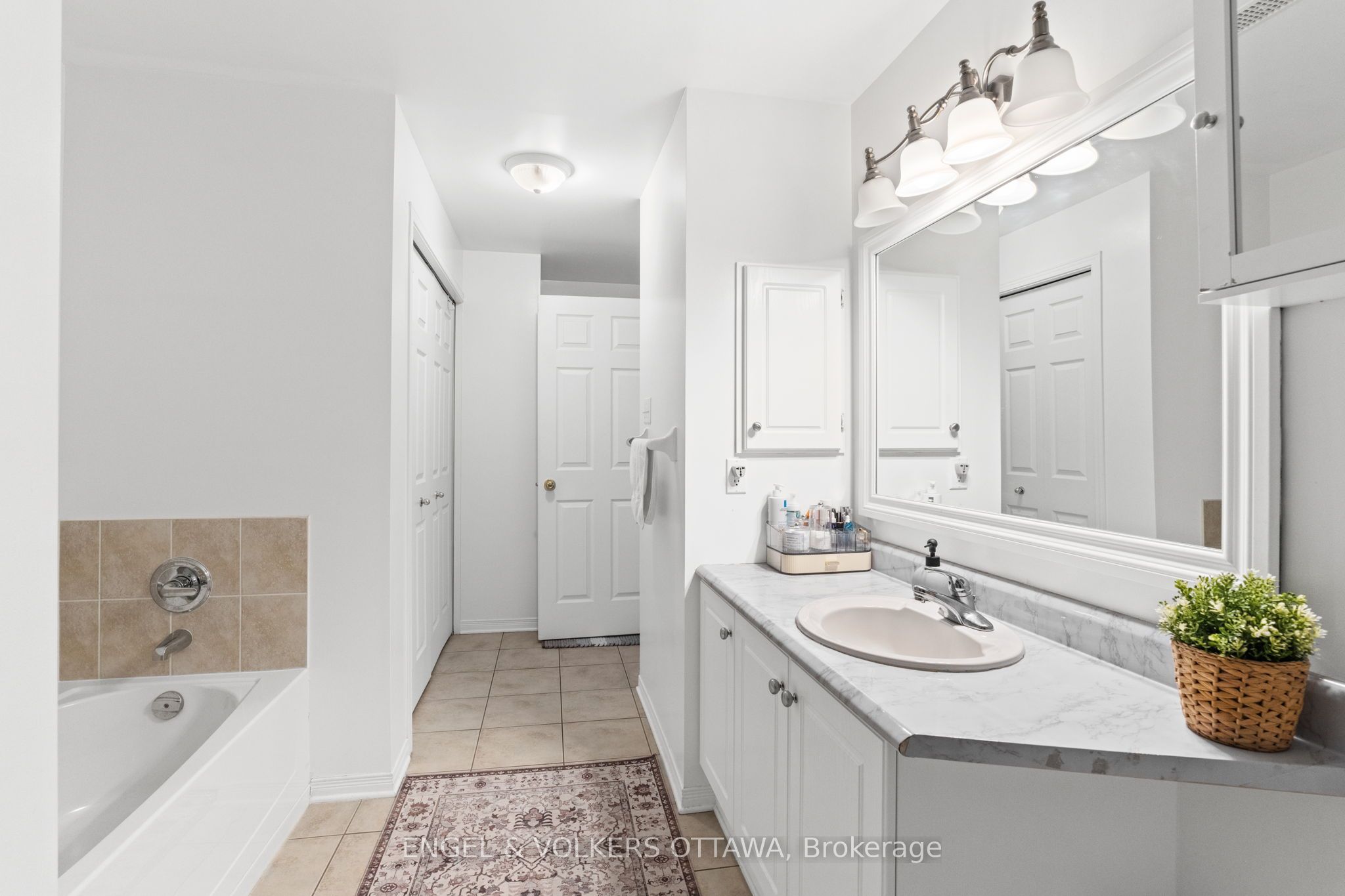 #8 - 90 Briargate Point Property Photo 14