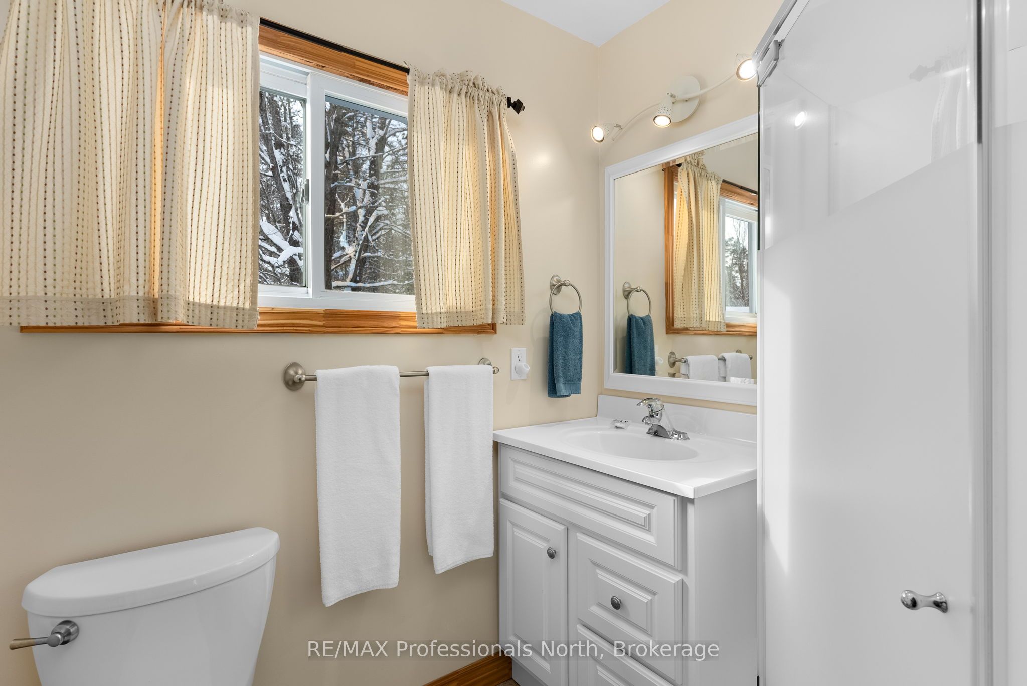 1109 Oxtongue Lake Rd Property Photo 32