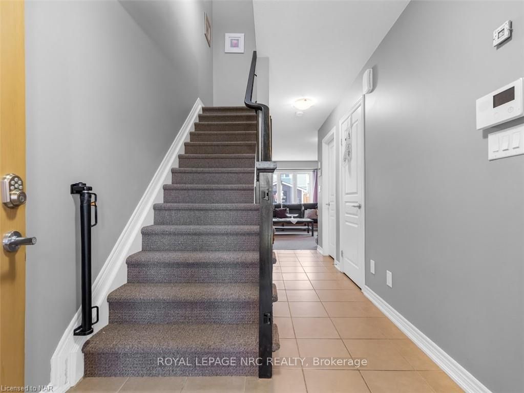 192 Winterberry Boulevard Property Photo 11
