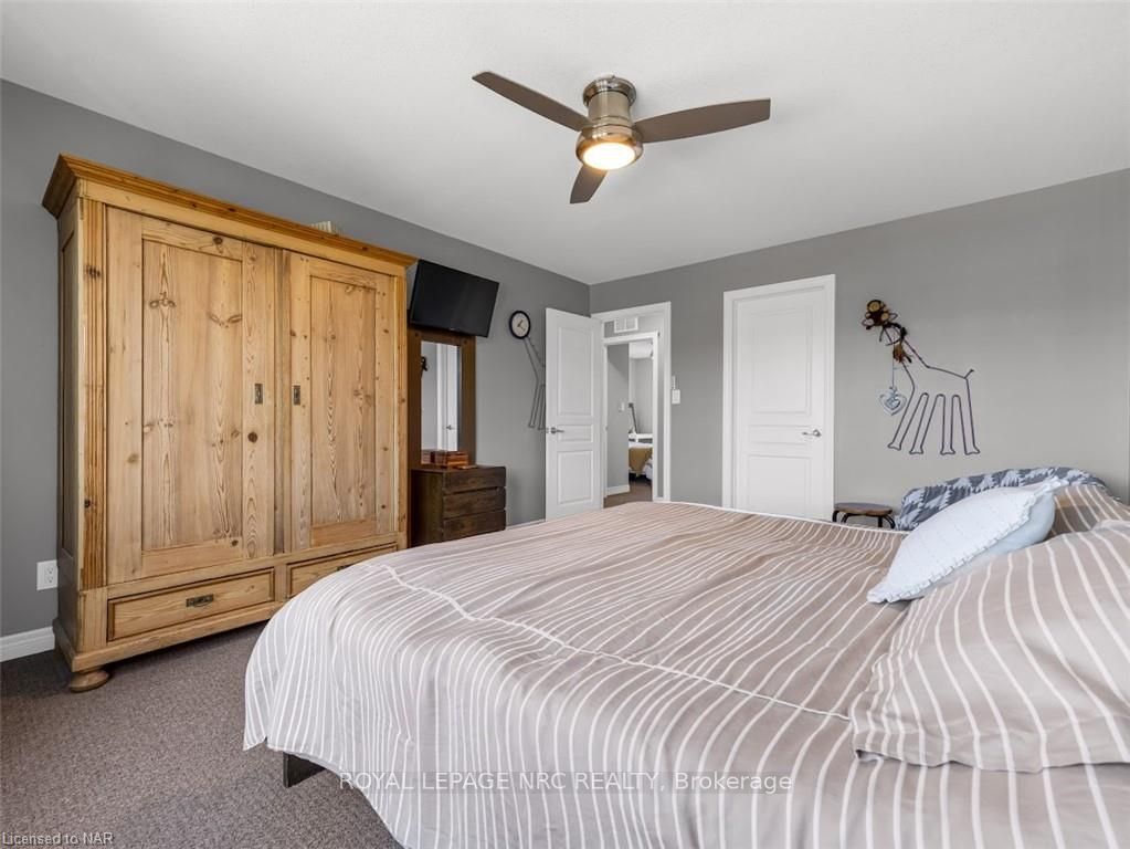 192 Winterberry Boulevard Property Photo 13