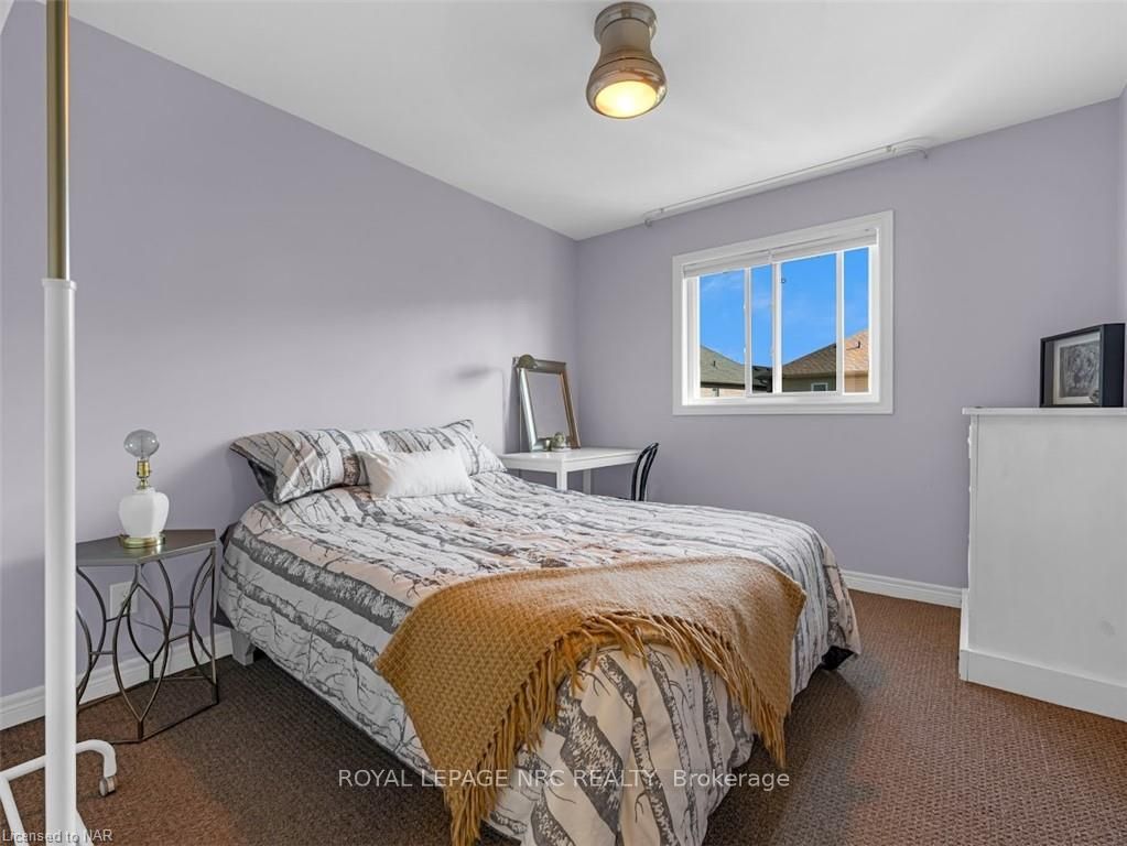 192 Winterberry Boulevard Property Photo 14