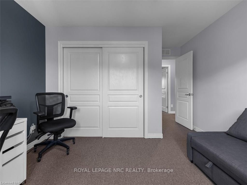 192 Winterberry Boulevard Property Photo 17