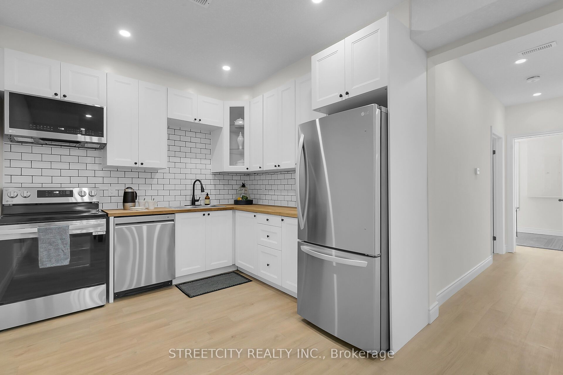 120 Bridge St Property Photo 4