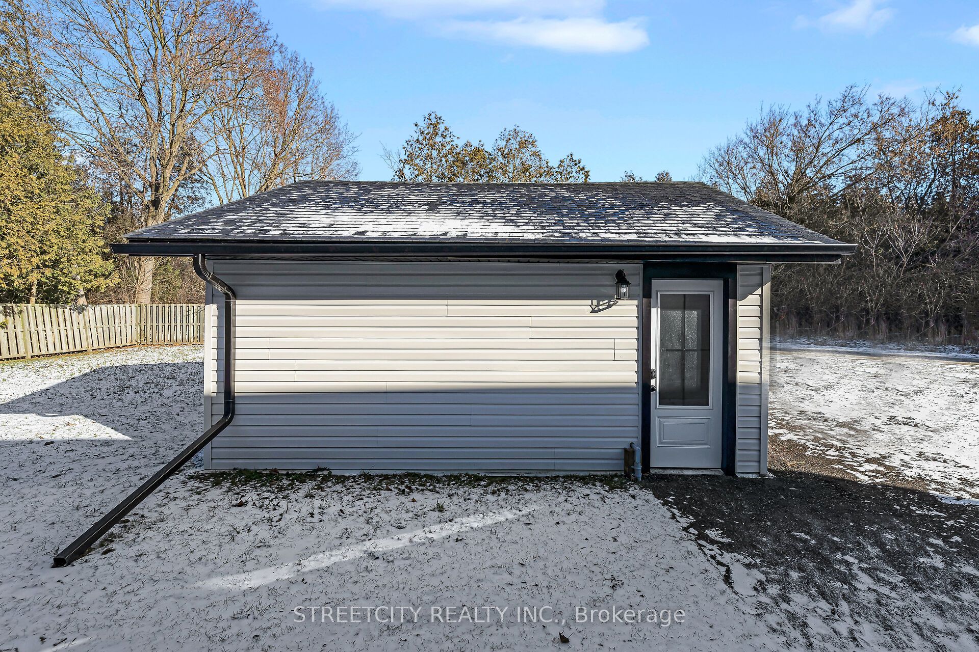 120 Bridge St Property Photo 26