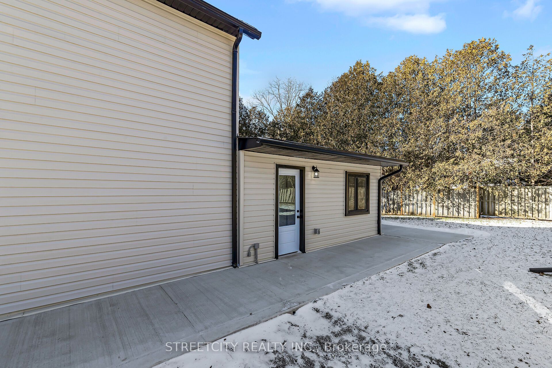 120 Bridge St Property Photo 27