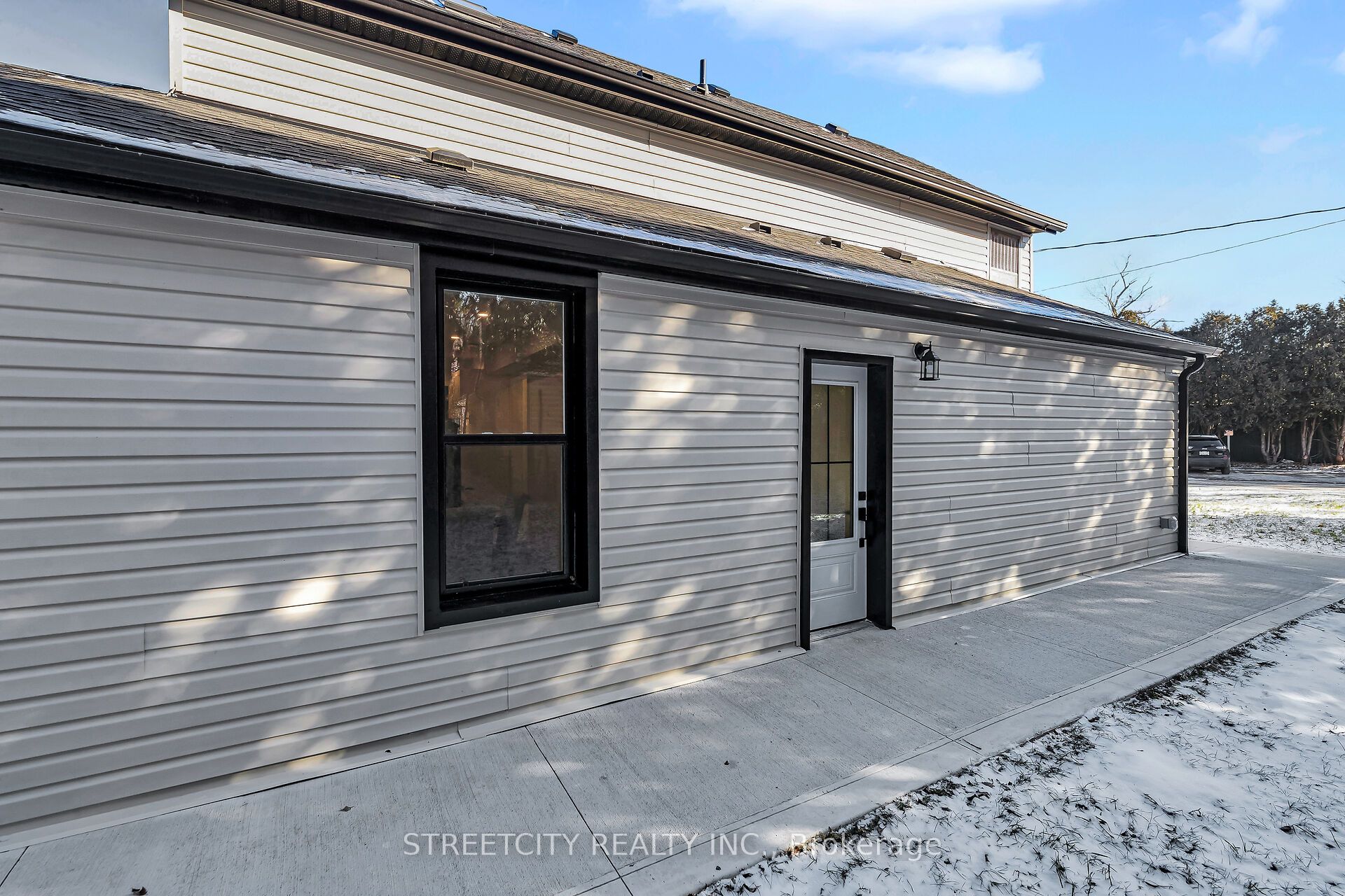 120 Bridge St Property Photo 31