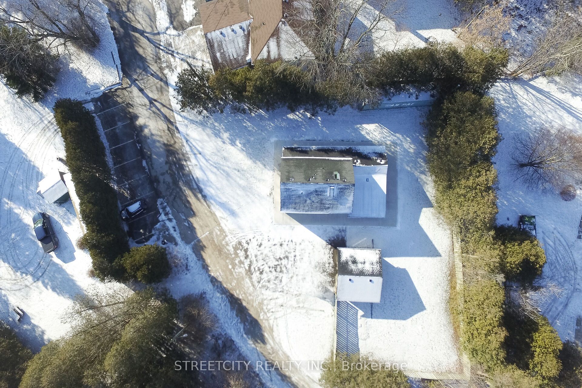 120 Bridge St Property Photo 39