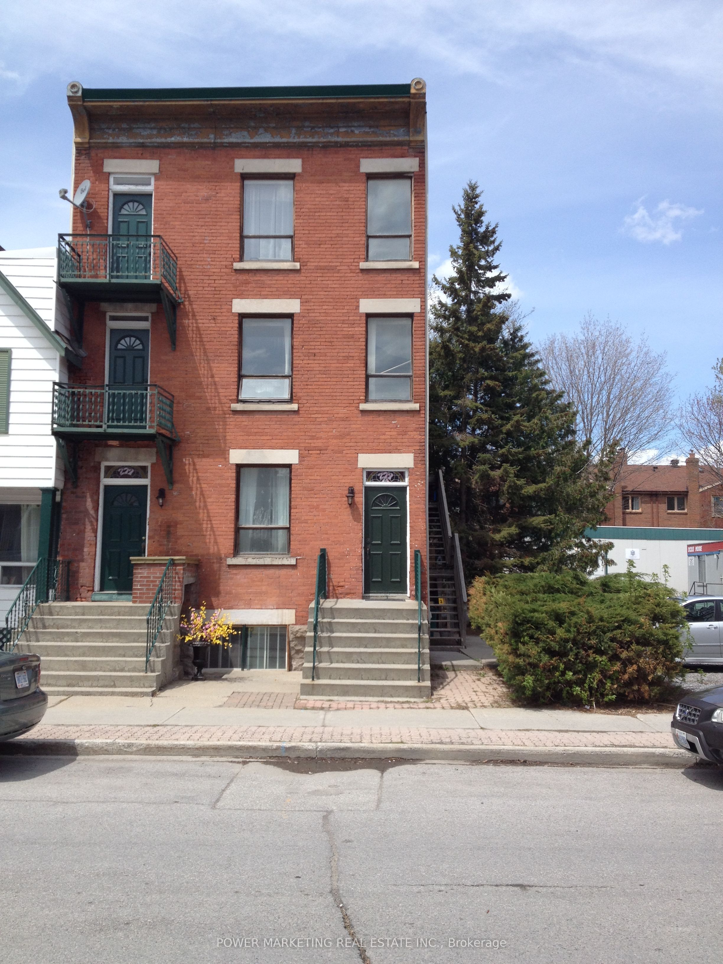 279 St Andrew St Property Photo 3