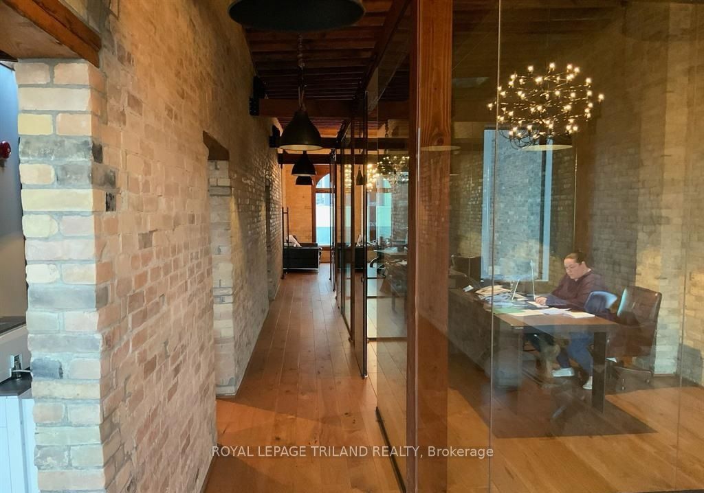 284 Dundas Street Property Photo 8