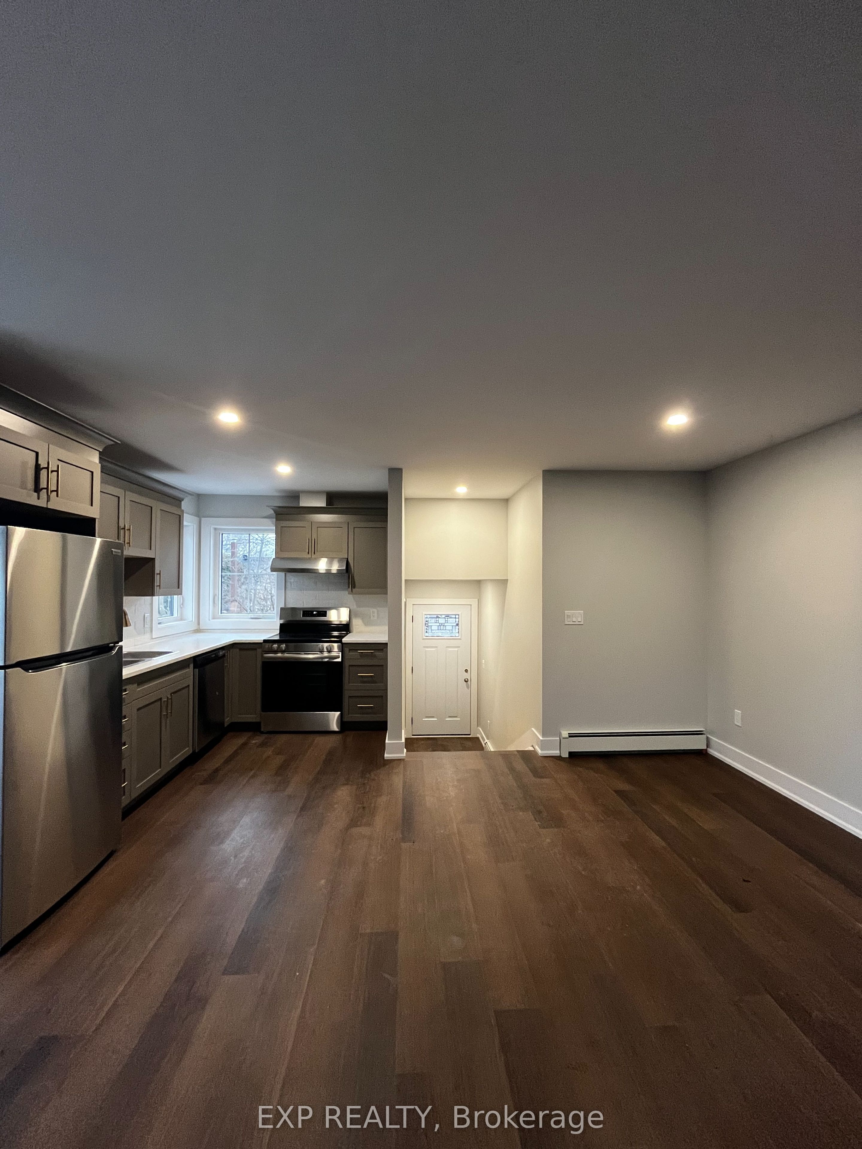 642 A West St Property Photo 23