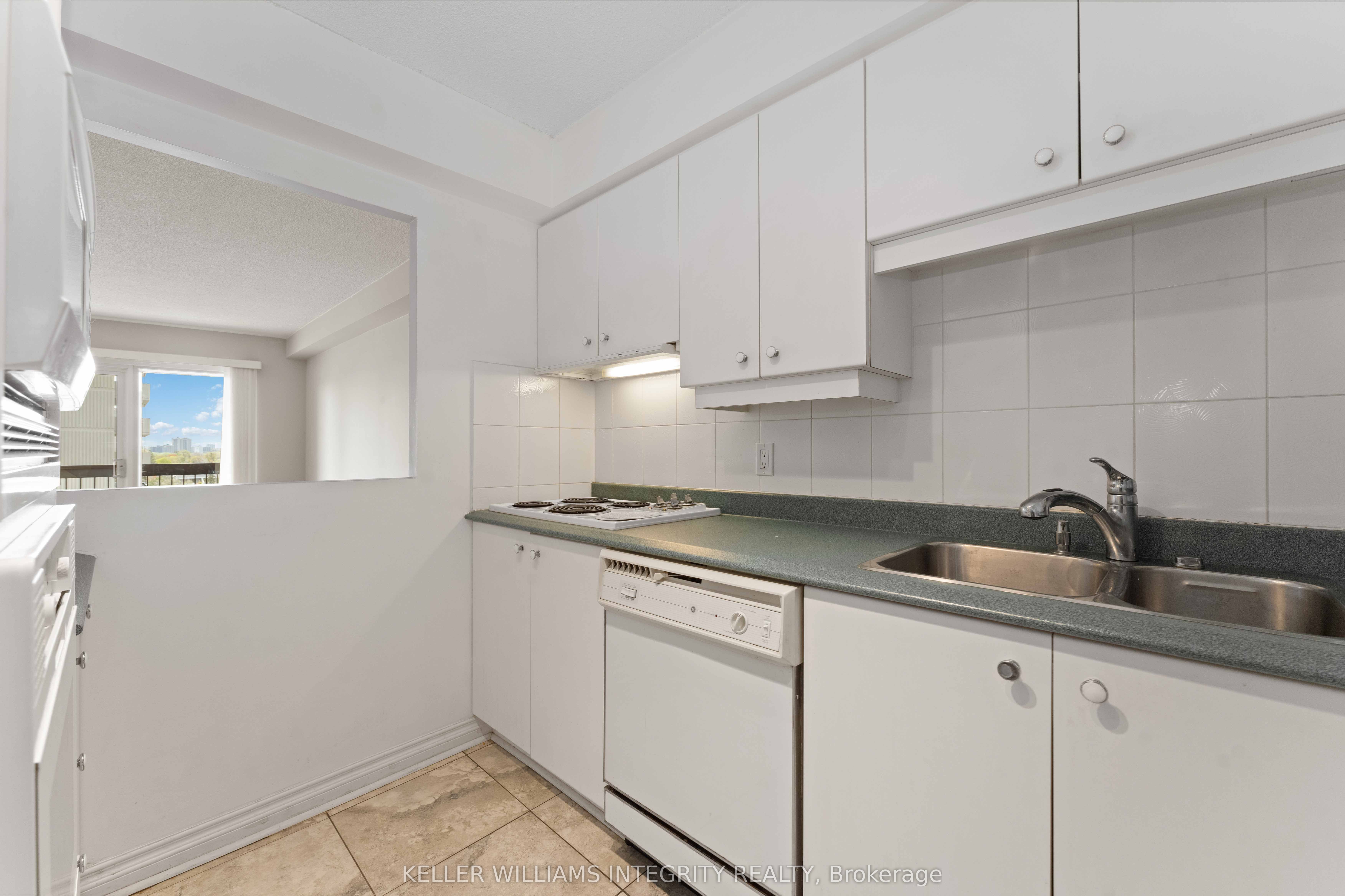 #701 - 158b Mcarthur Avenue Property Photo 11