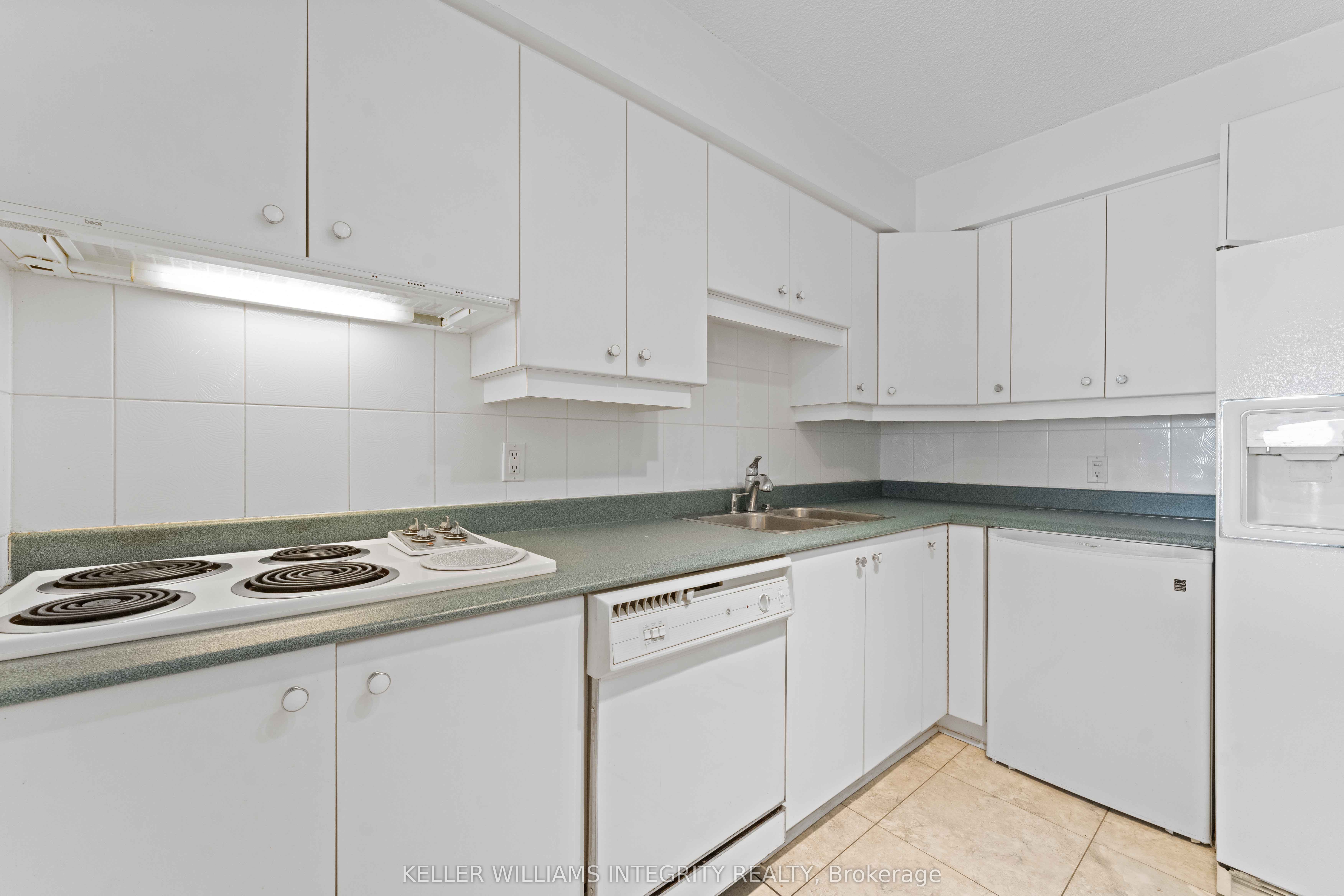 #701 - 158b Mcarthur Avenue Property Photo 13