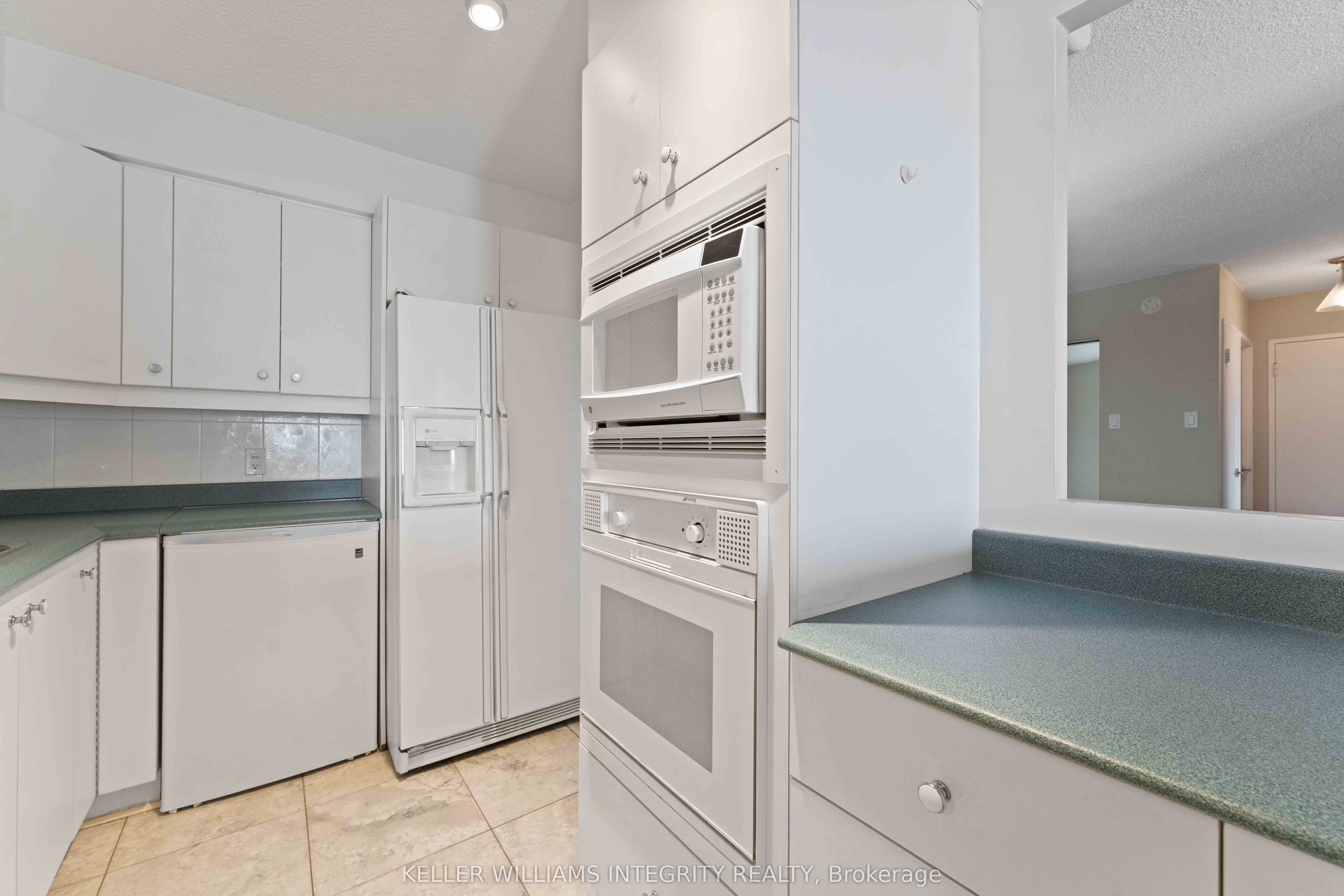 #701 - 158b Mcarthur Avenue Property Photo 14