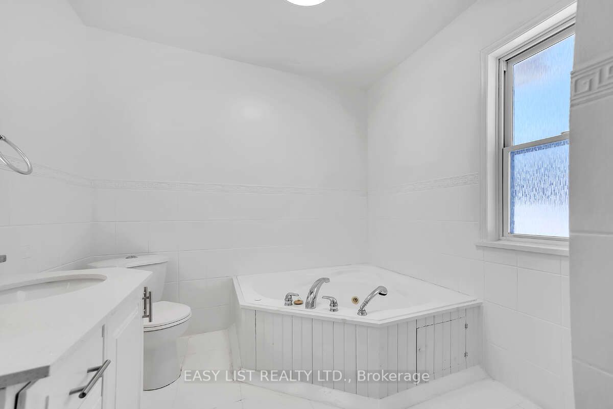 123 Livingwood Crescent Property Photo 12