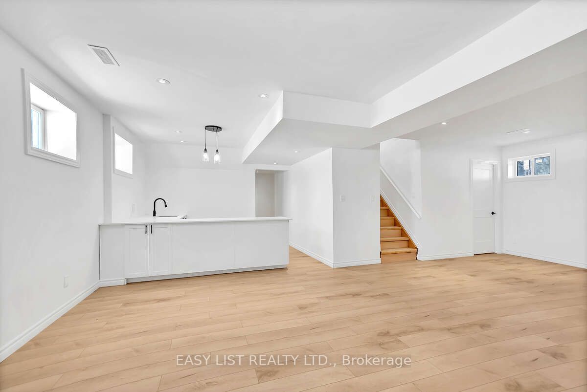 123 Livingwood Crescent Property Photo 14
