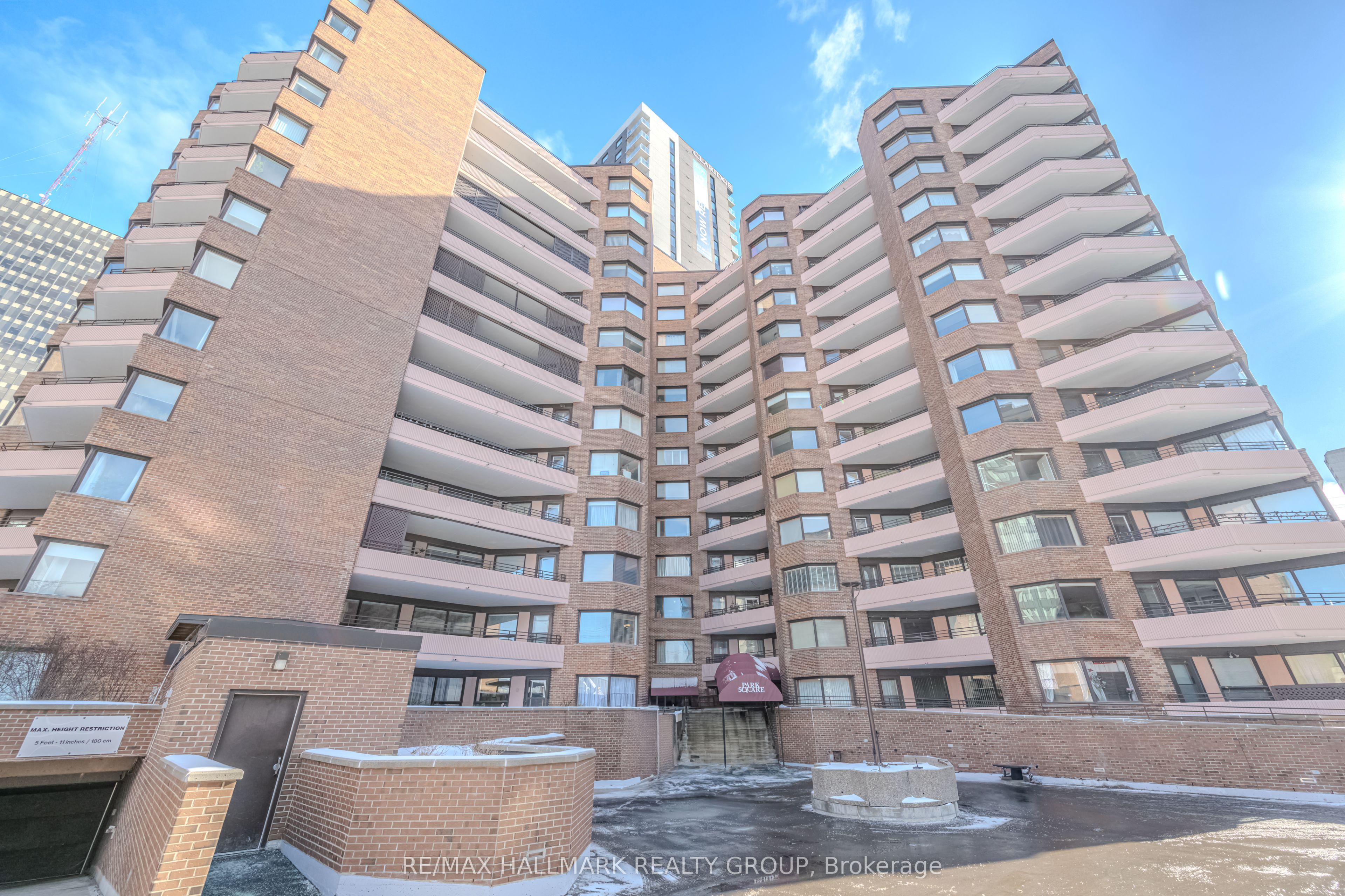 #905 - 151 Bay Street Property Photo