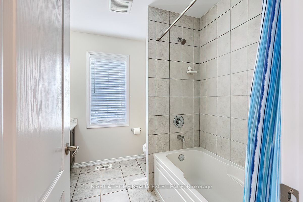 121 Esther Crescent Property Photo 38