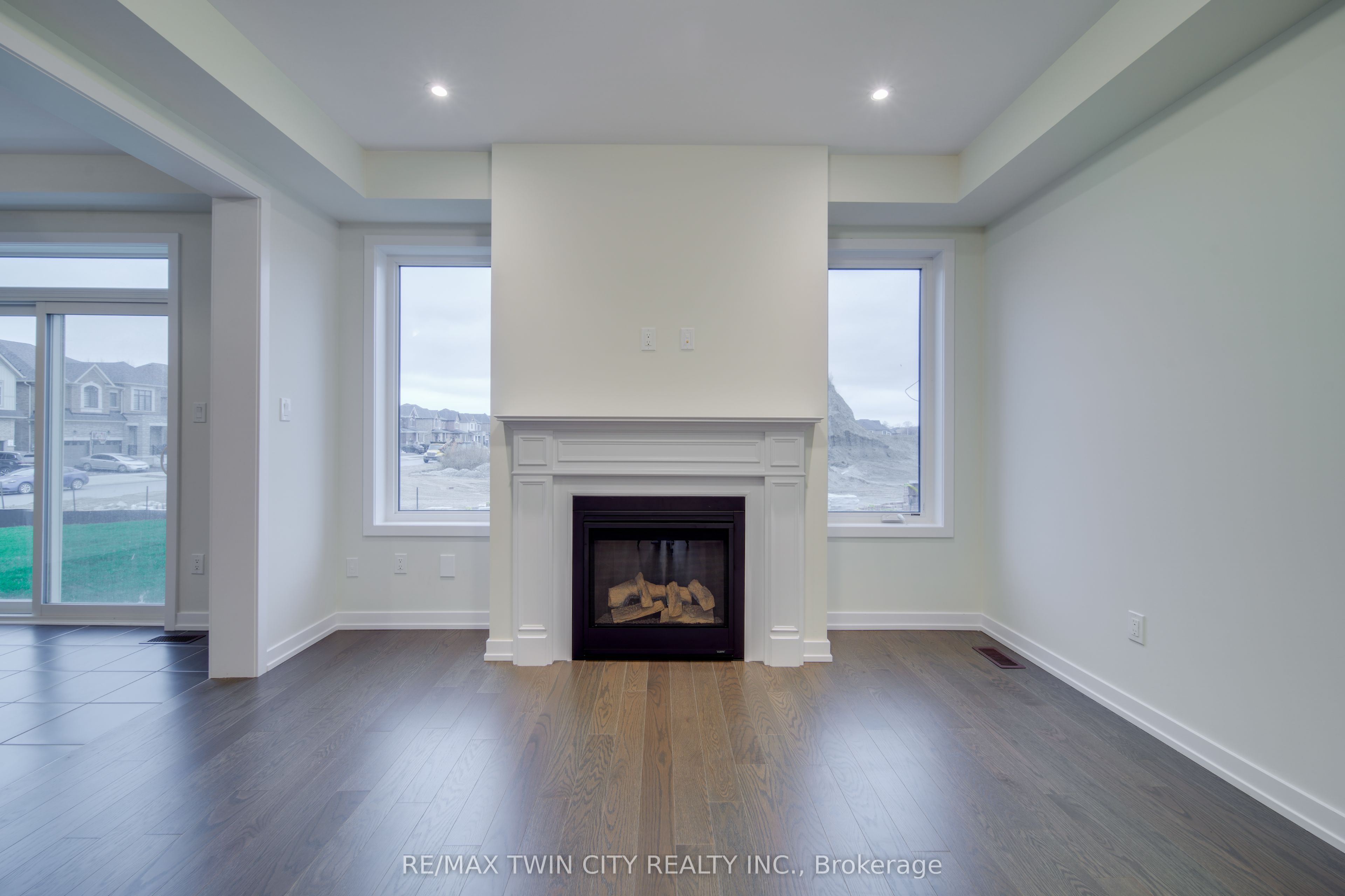 129 Lumb Drive Property Photo 6