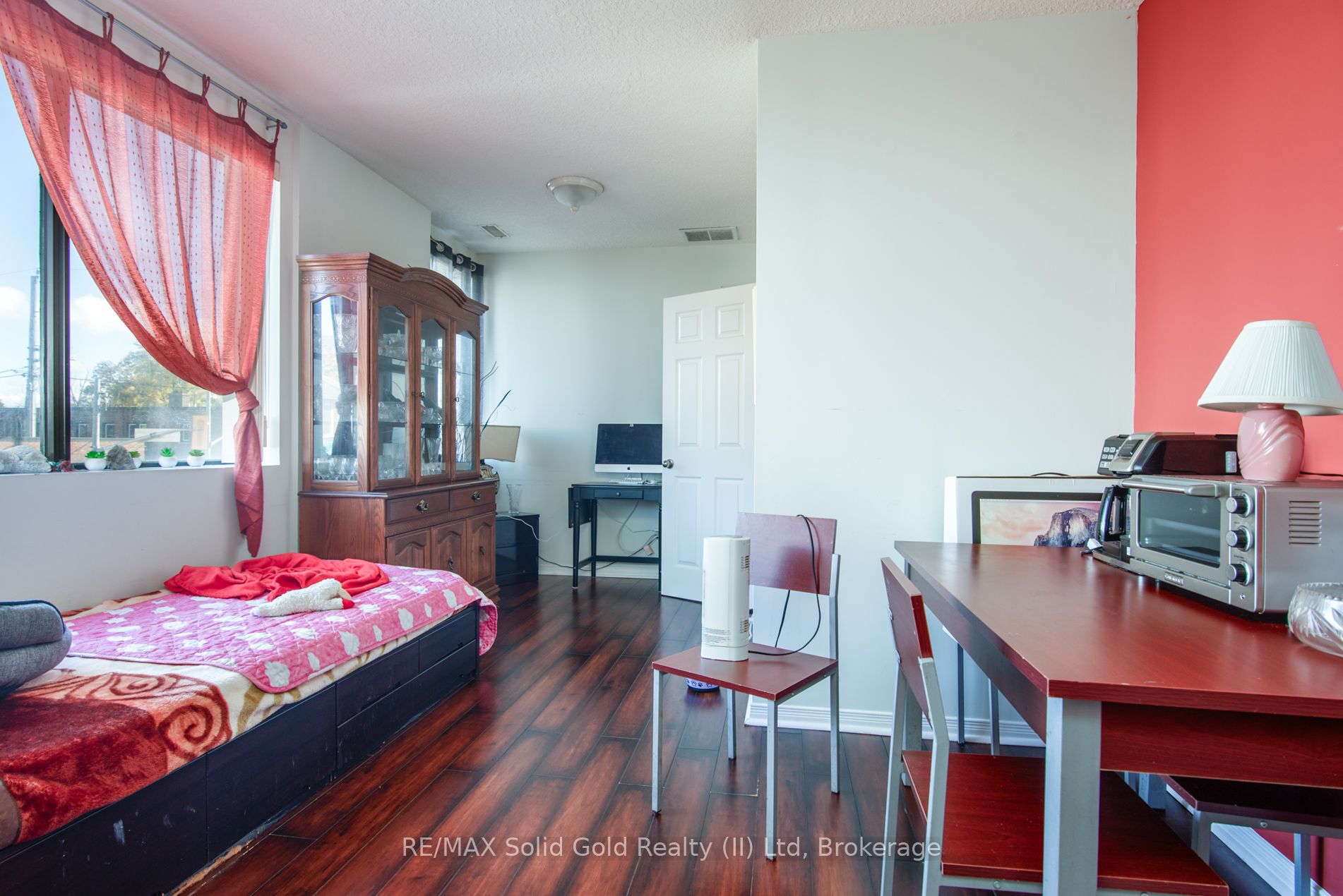 660 King Street Property Photo 29