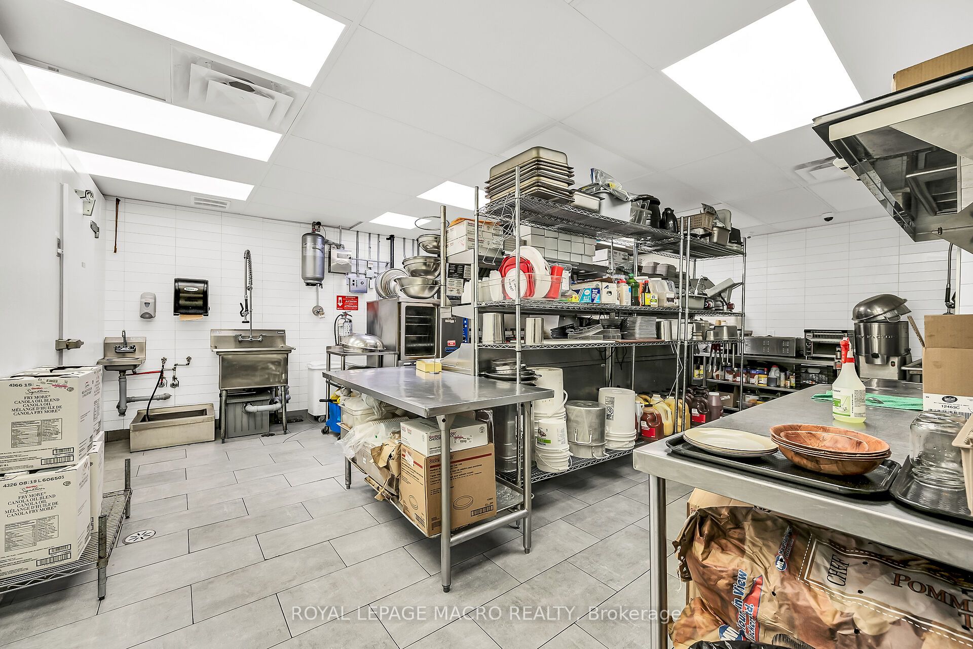 737 Barton Street Property Photo 16