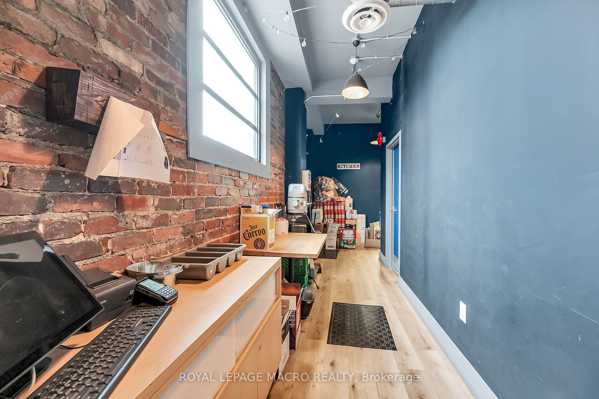737 Barton St E Property Photo 18