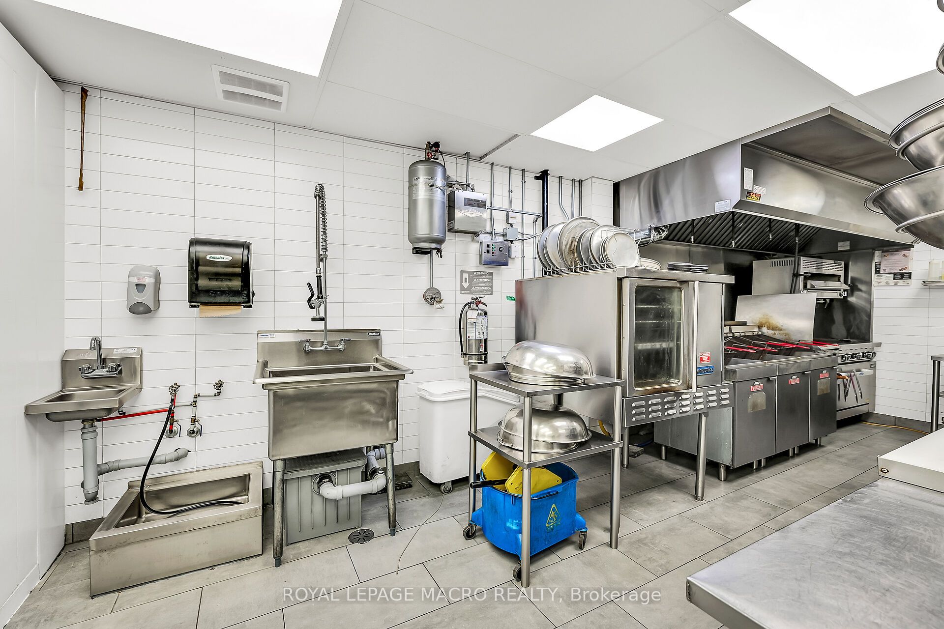 737 Barton Street Property Photo 22