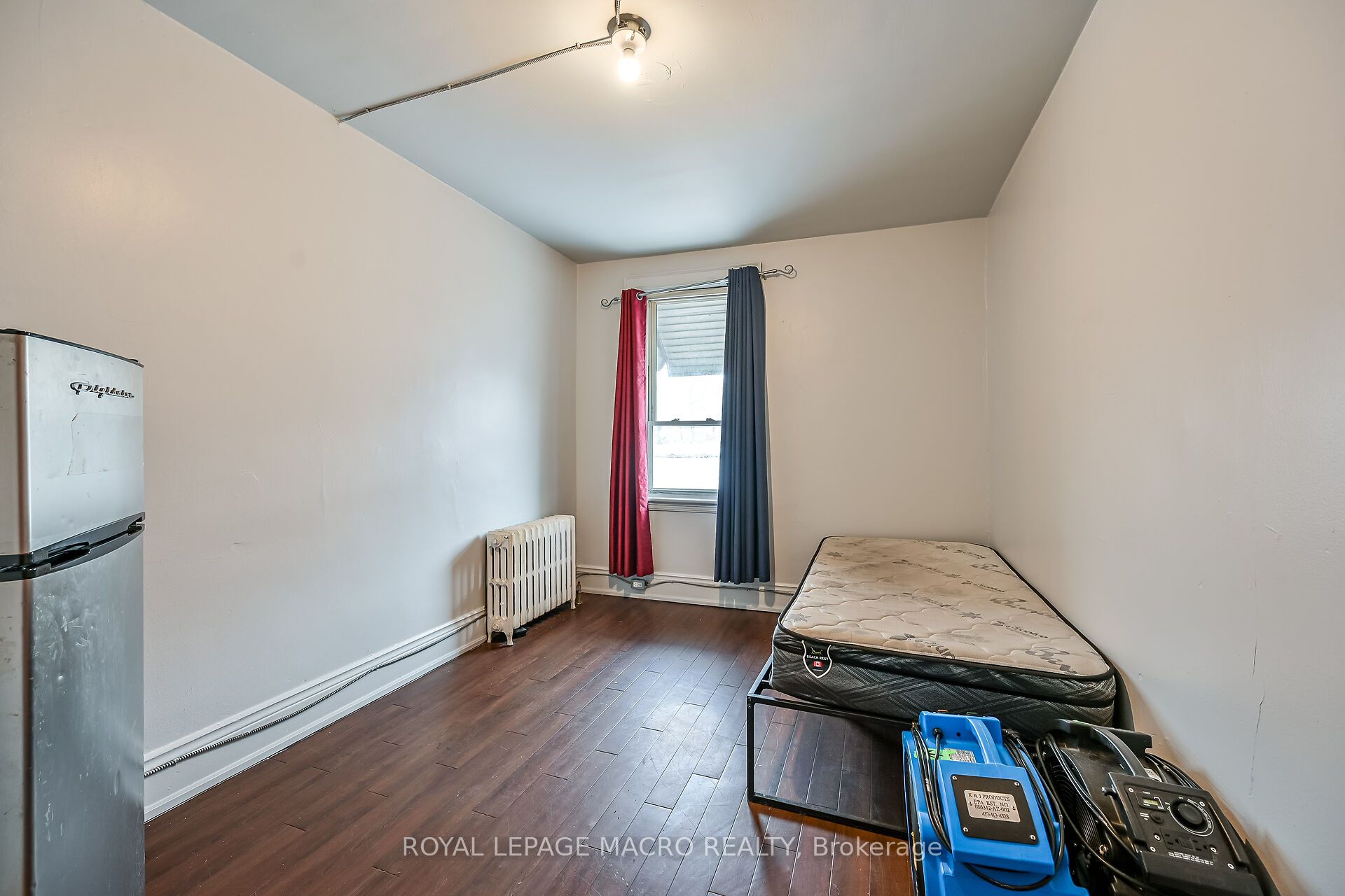 737 Barton Street Property Photo 34