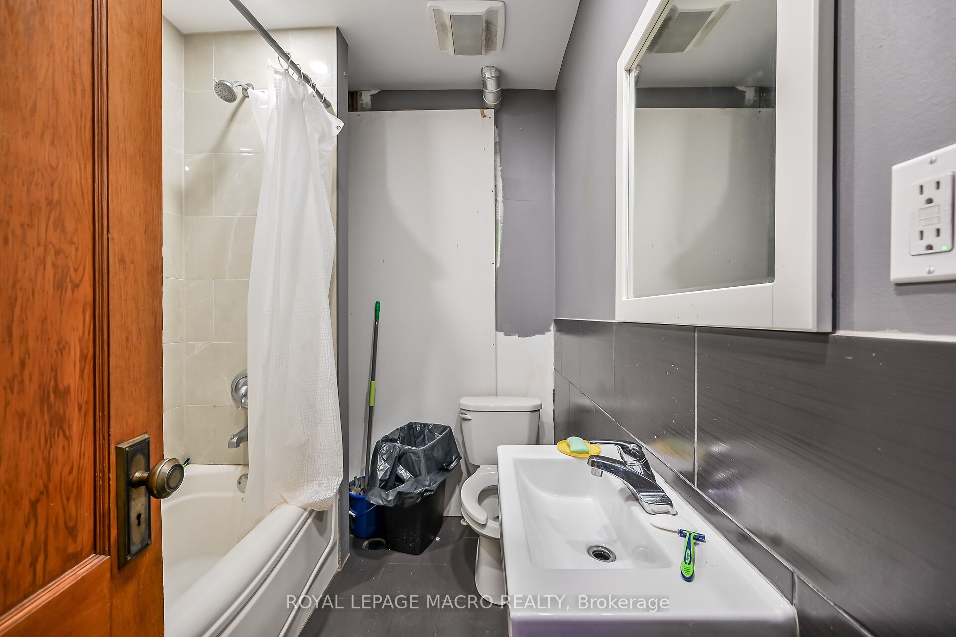 737 Barton Street Property Photo 35