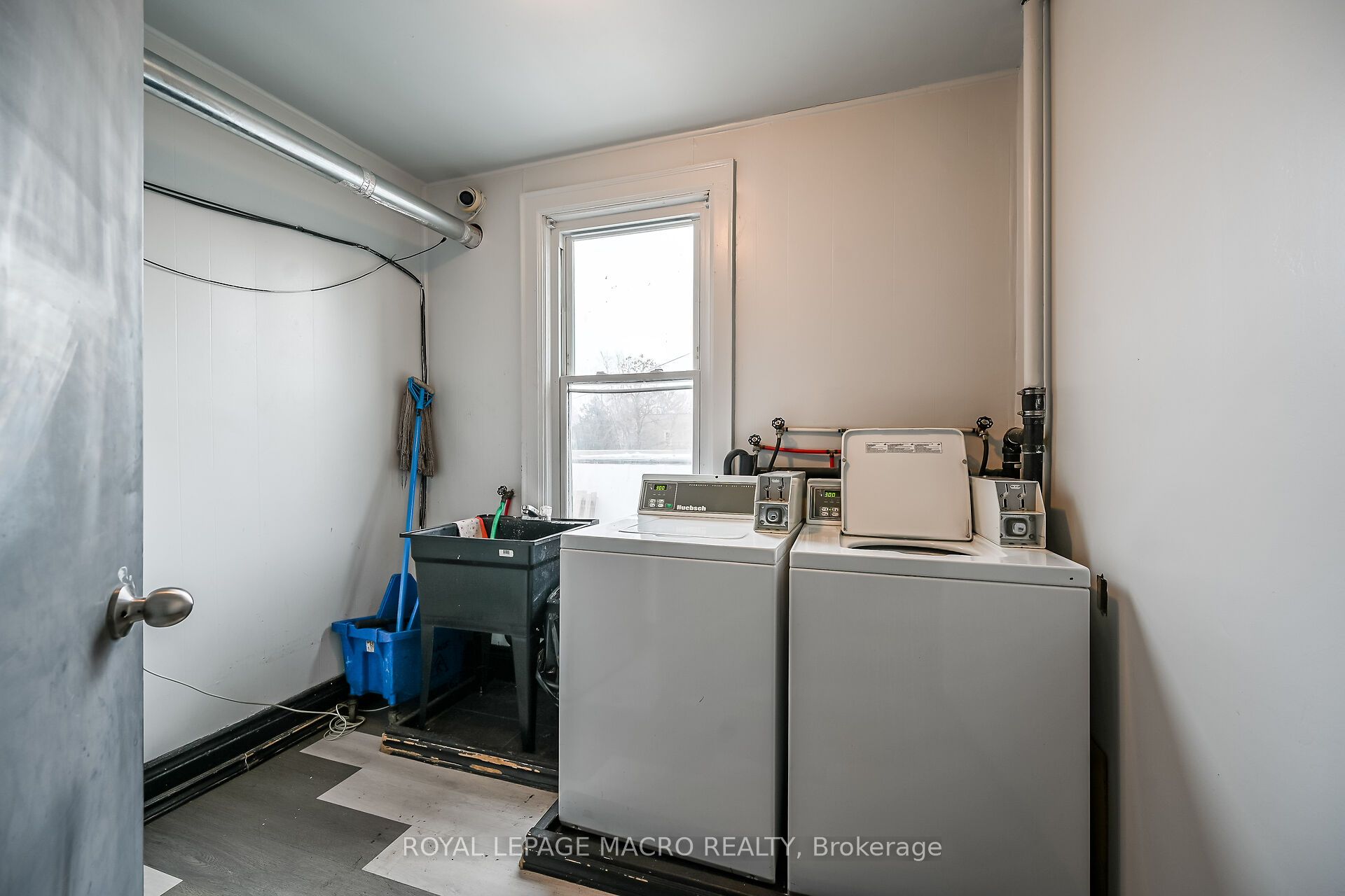 737 Barton Street Property Photo 36