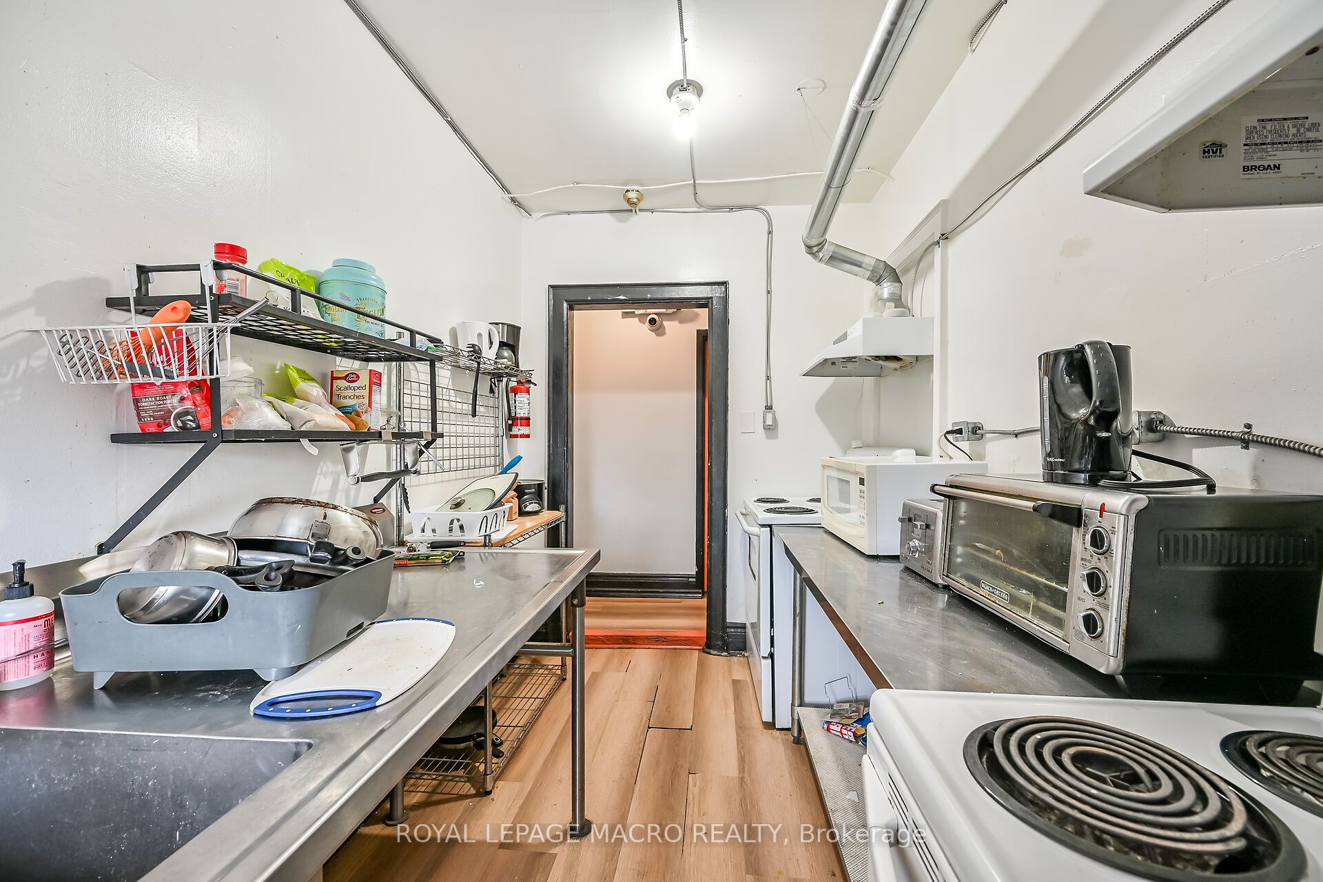 737 Barton St E Property Photo 38