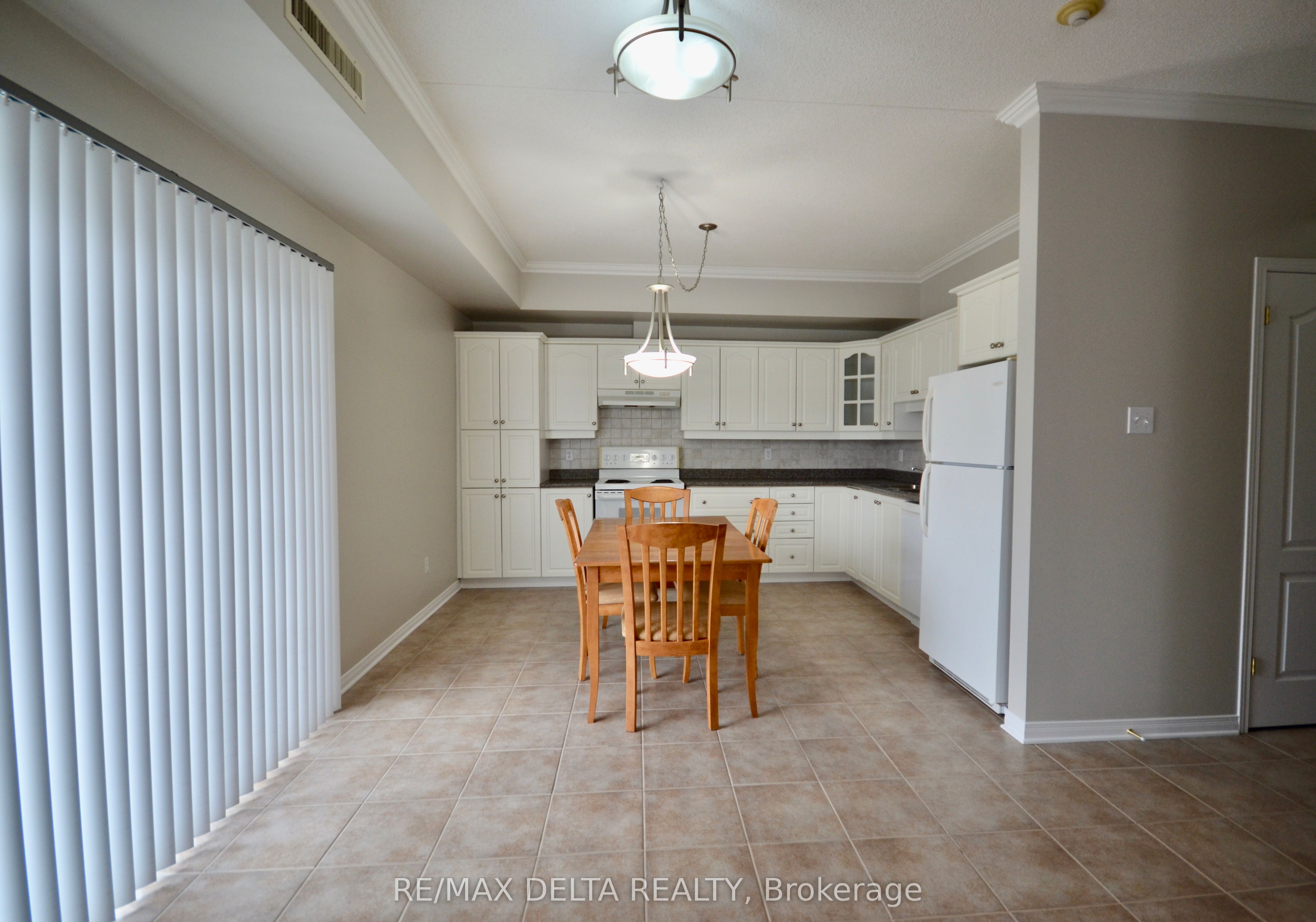 #105 - 2921 Laurier Street Property Photo 7