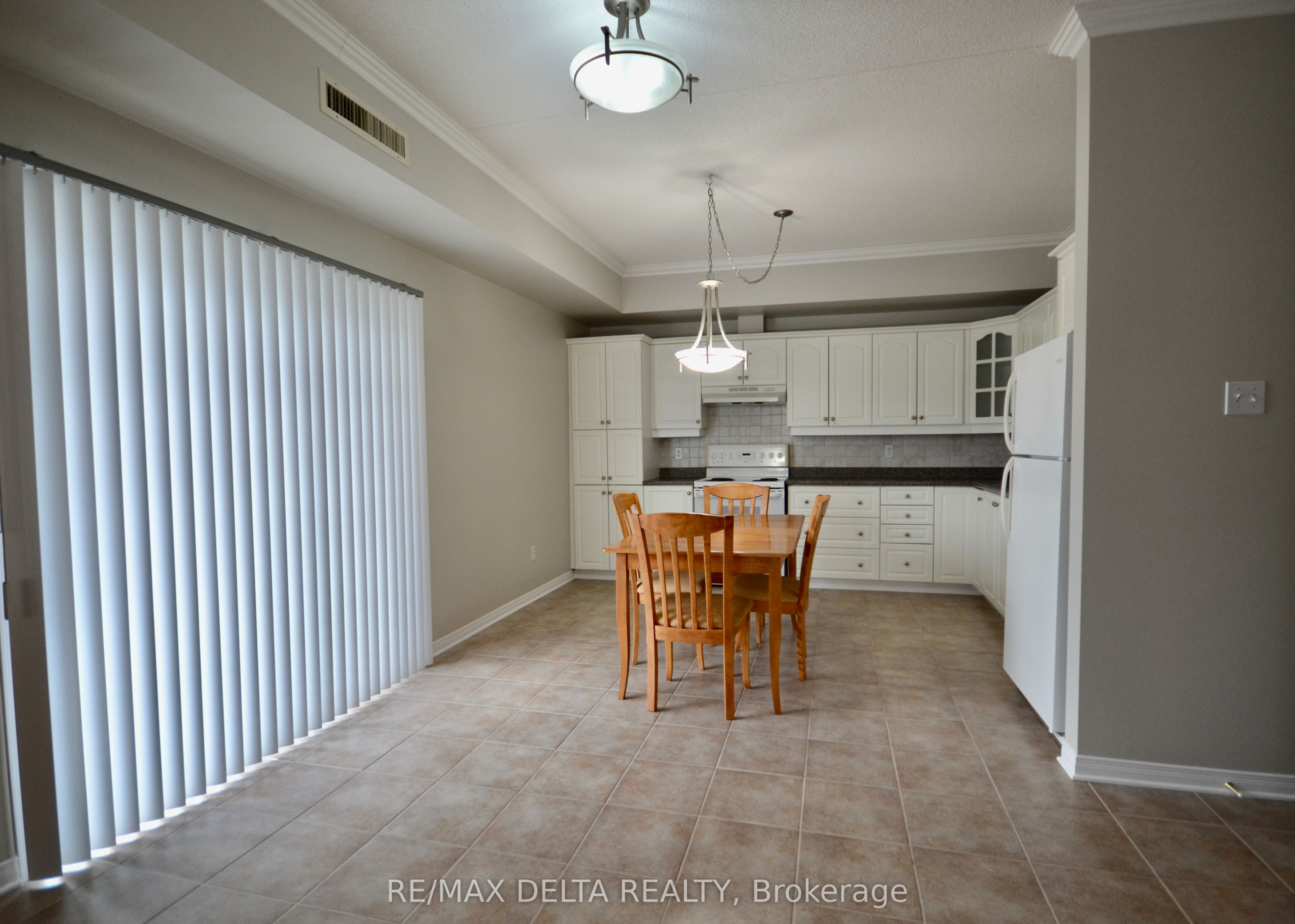 #105 - 2921 Laurier Street Property Photo 8