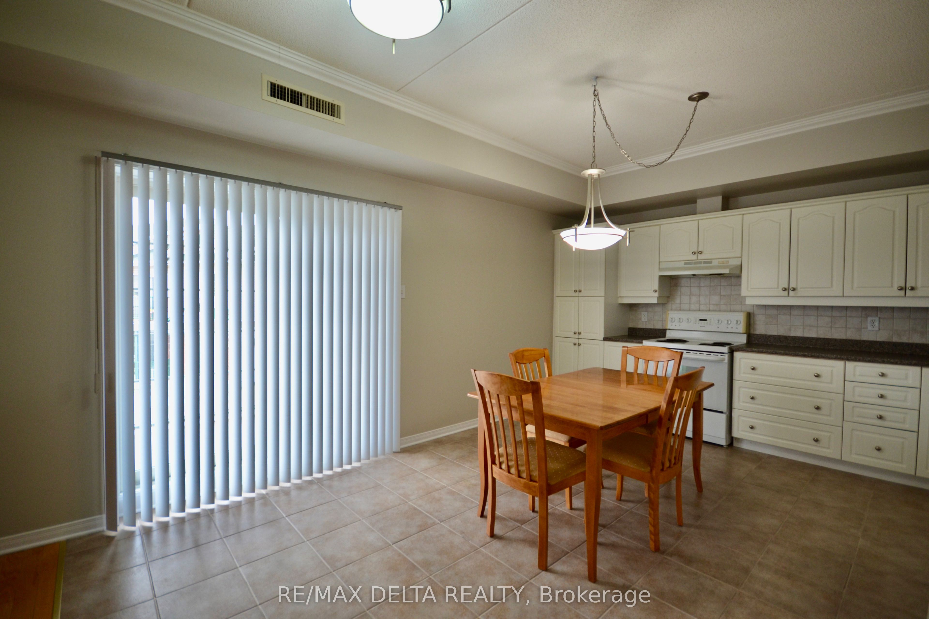 #105 - 2921 Laurier Street Property Photo 9
