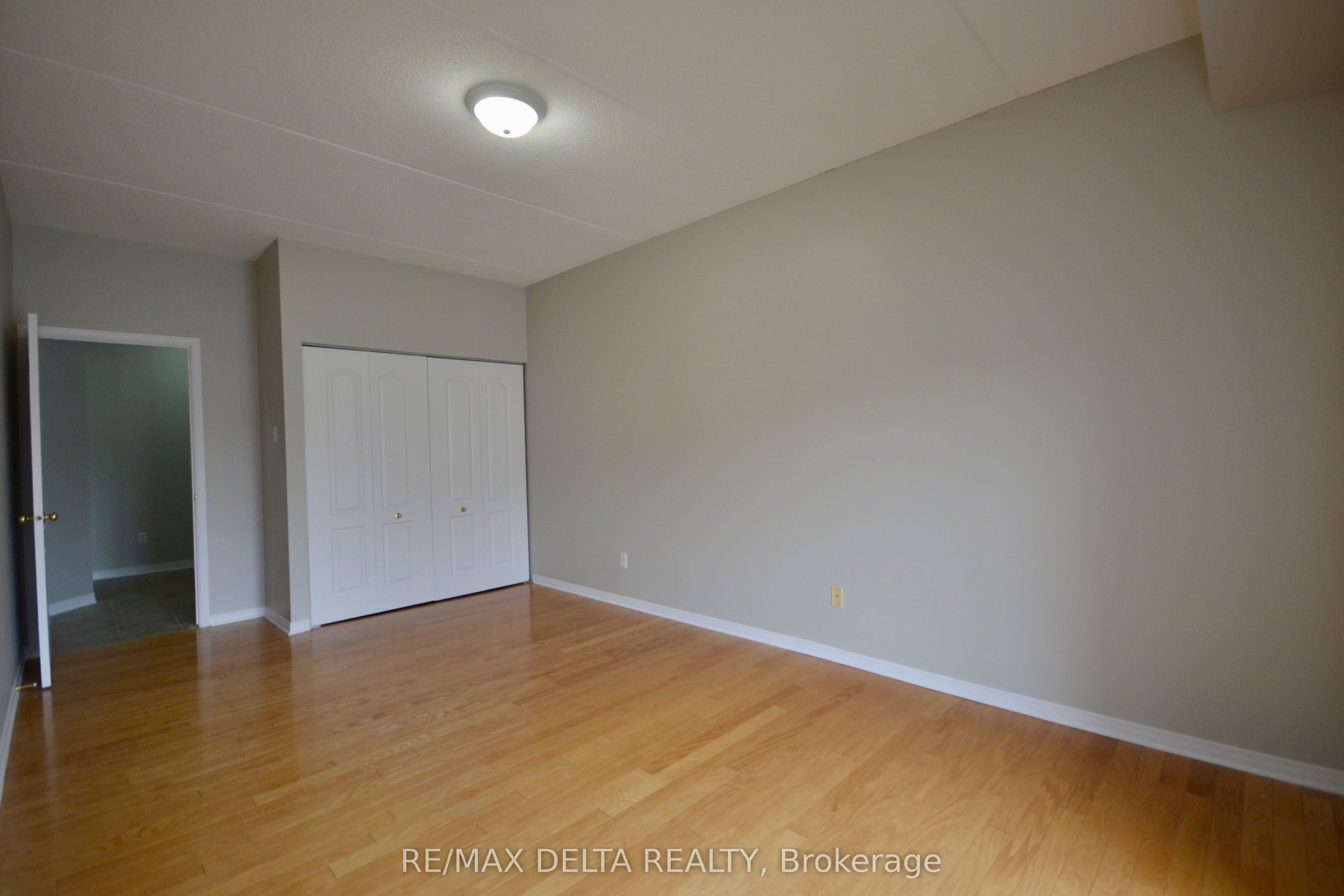 #105 - 2921 Laurier Street Property Photo 17