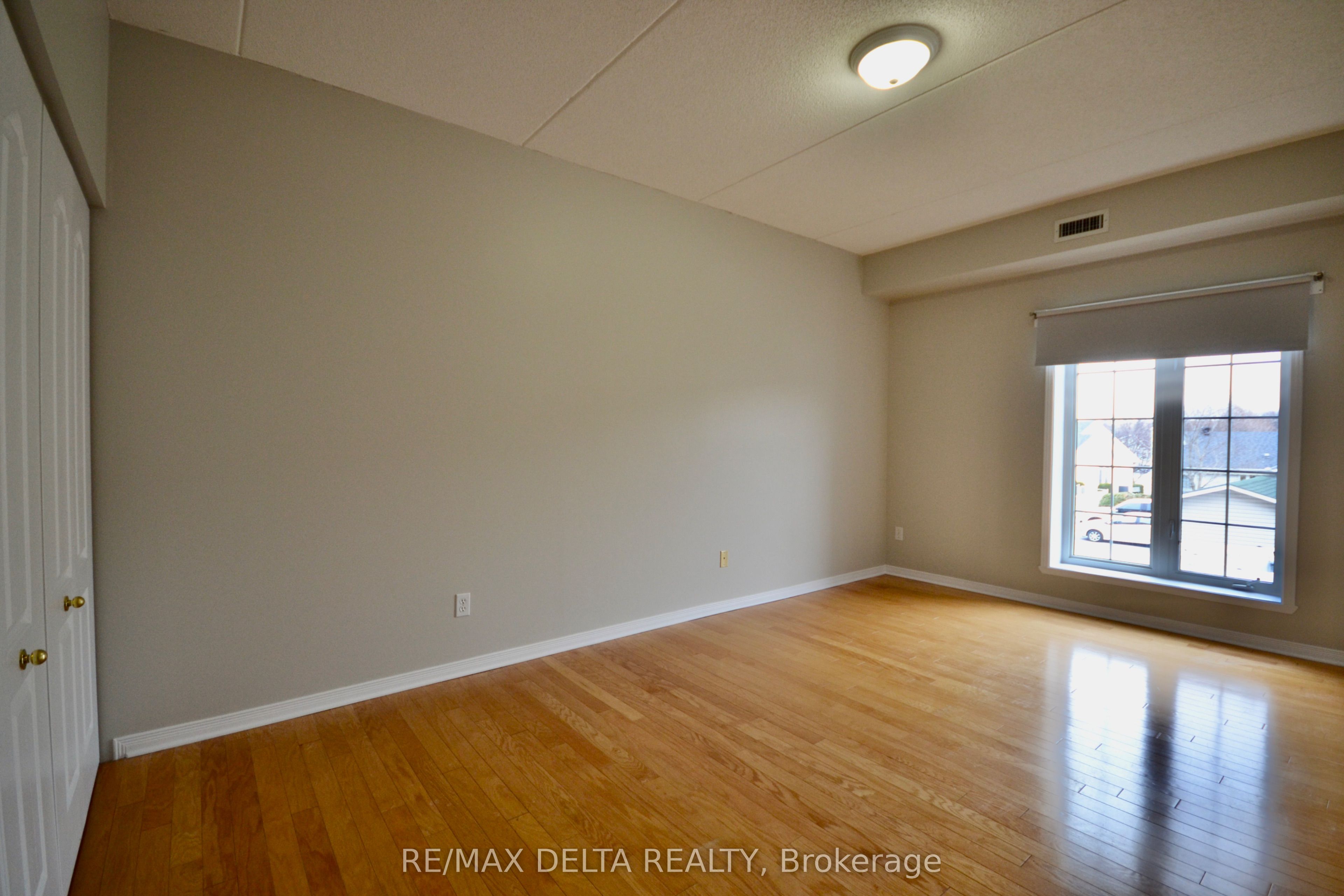 #105 - 2921 Laurier Street Property Photo 18
