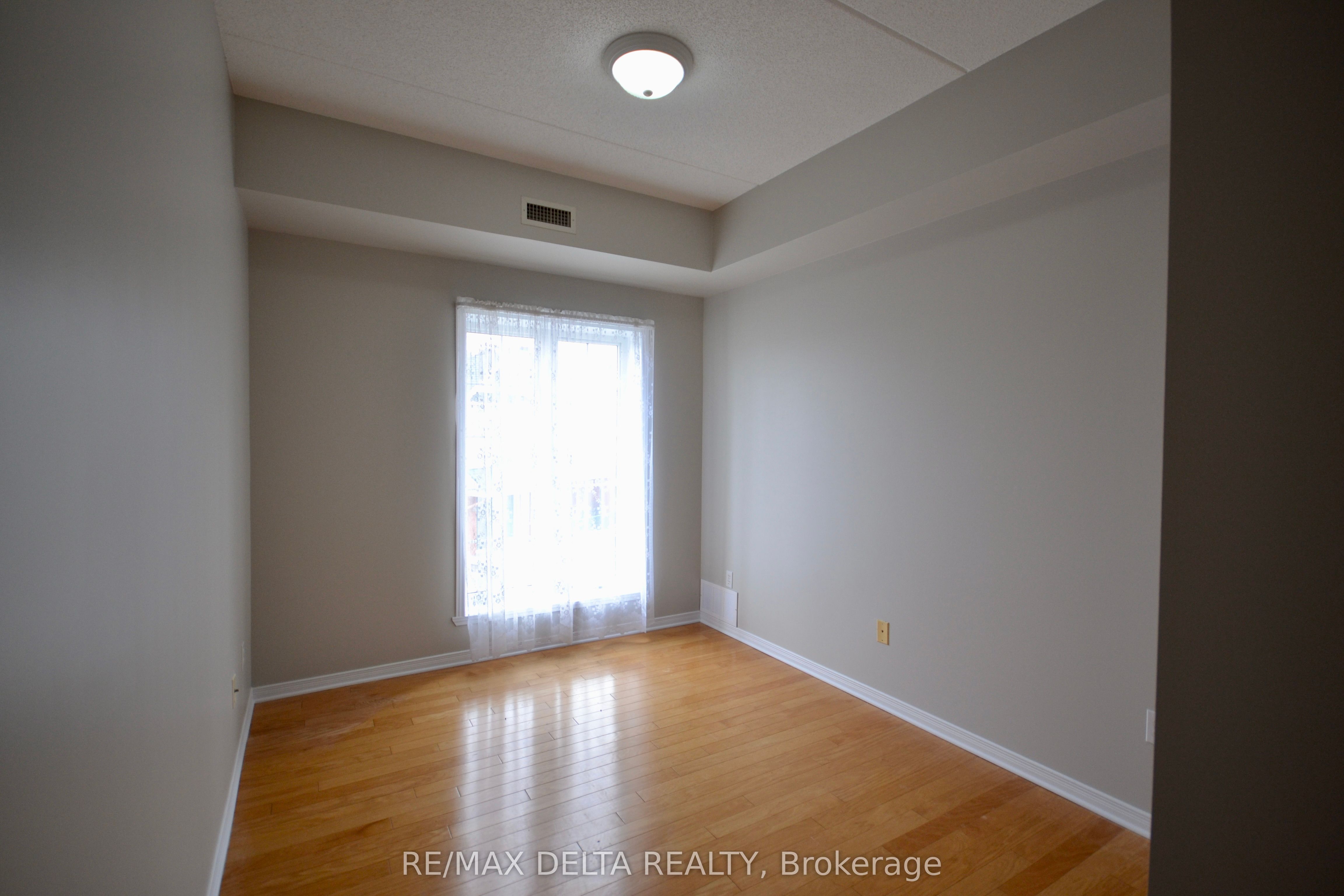 #105 - 2921 Laurier Street Property Photo 21