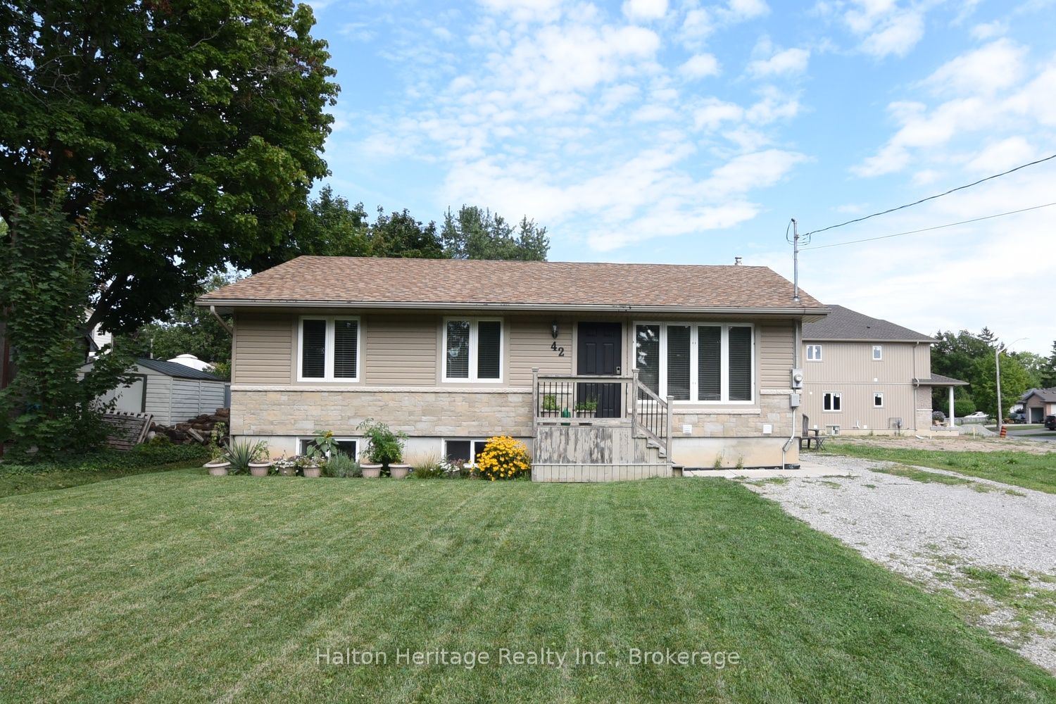 42 Seneca Street Property Photo 1