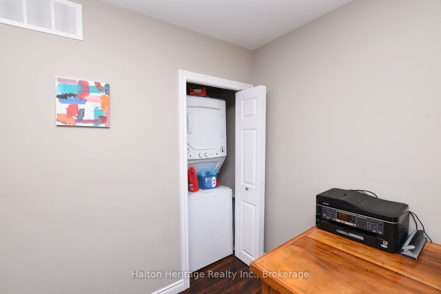 42 Seneca Street Property Photo 8