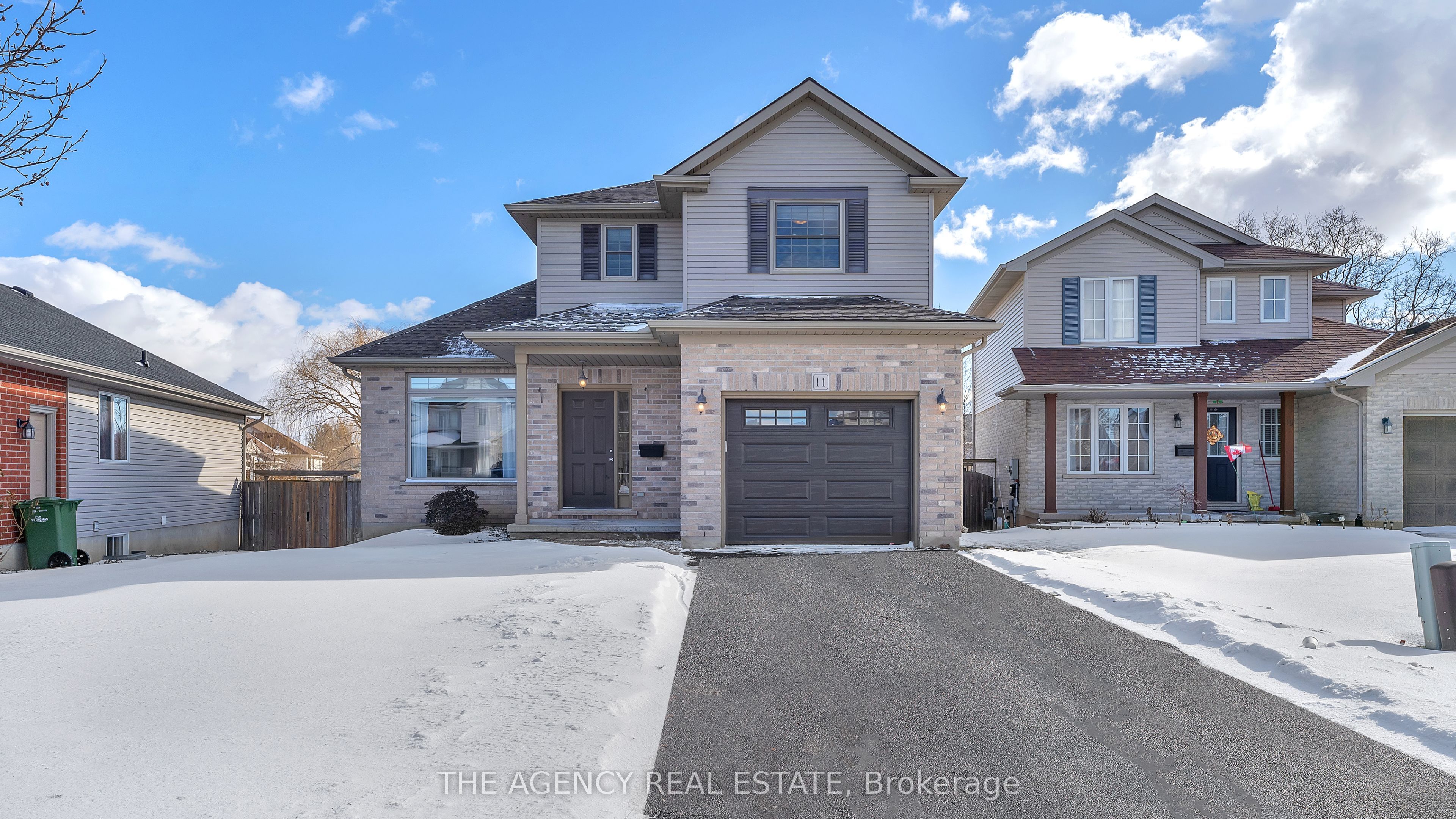11 Meadowvale Dr Property Photo