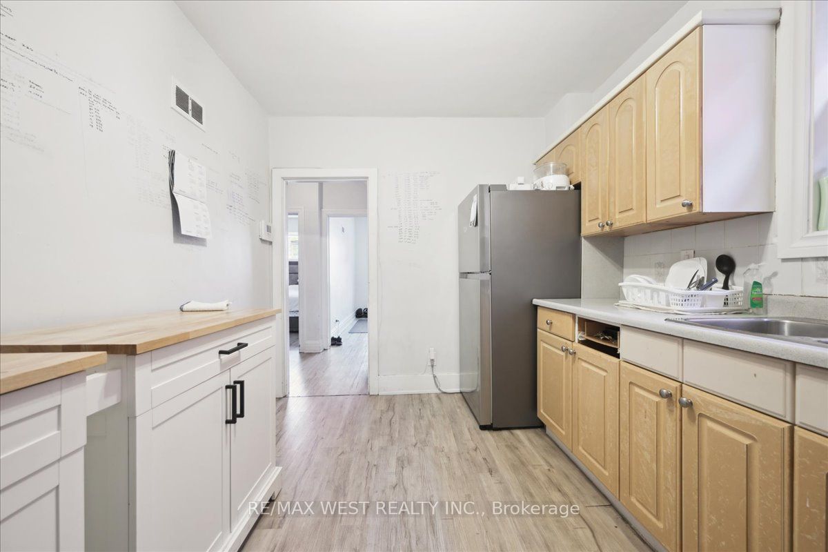 102 Parkdale Ave N Property Photo 5