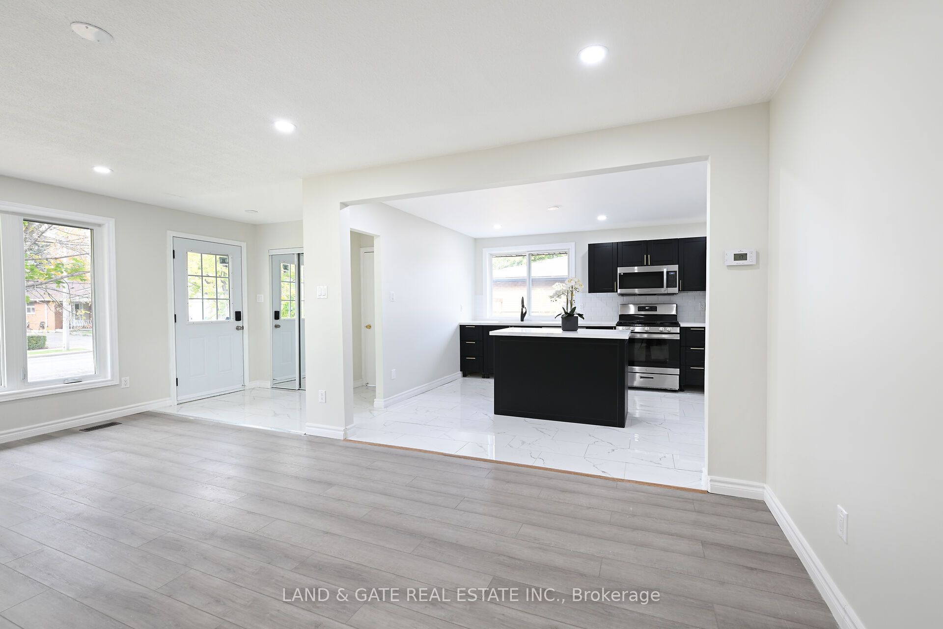 400 Limeridge Road Property Photo 6