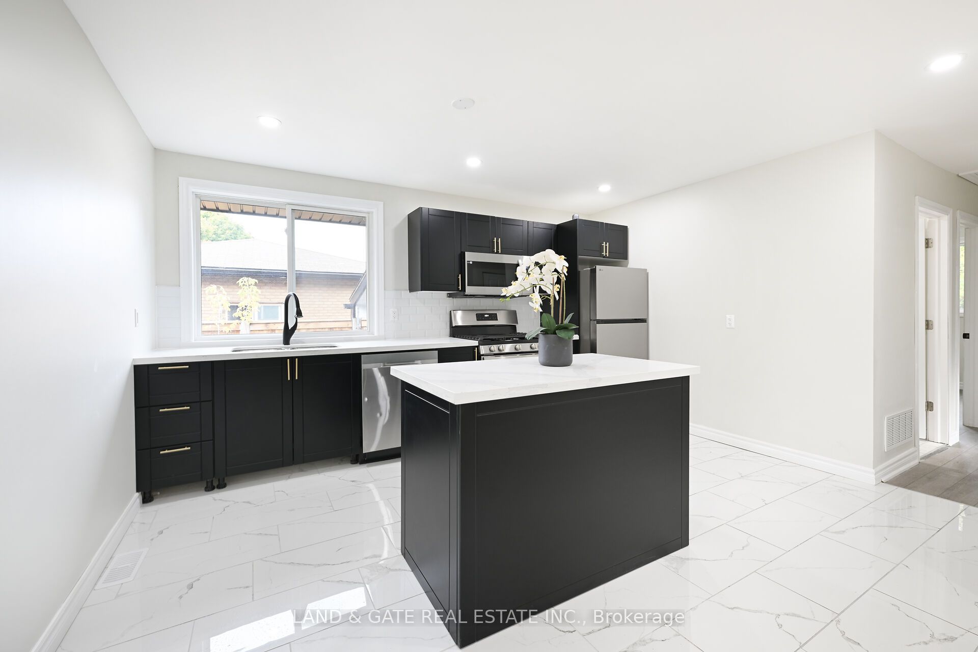 400 Limeridge Road Property Photo 8