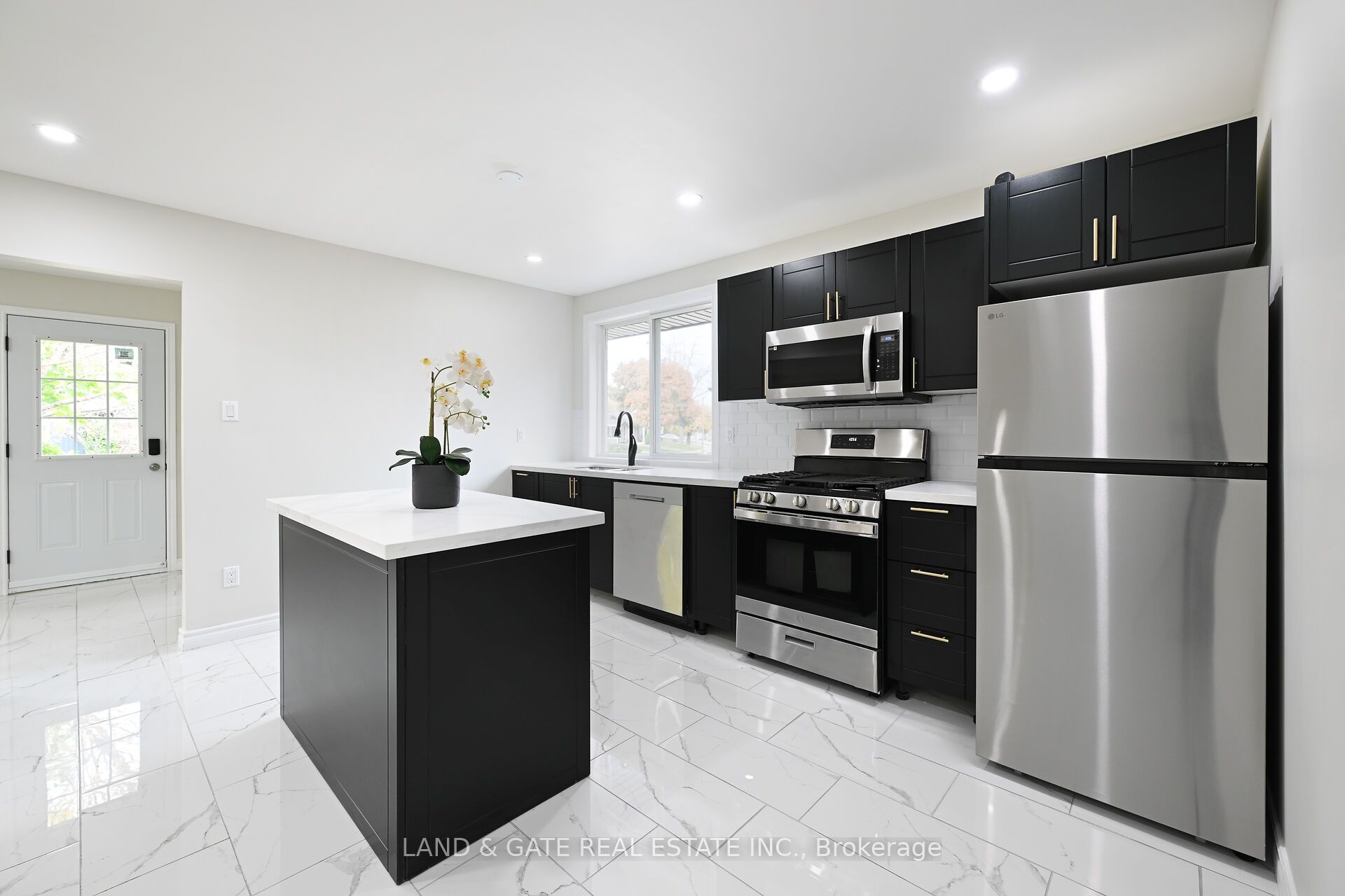 400 Limeridge Road Property Photo 9