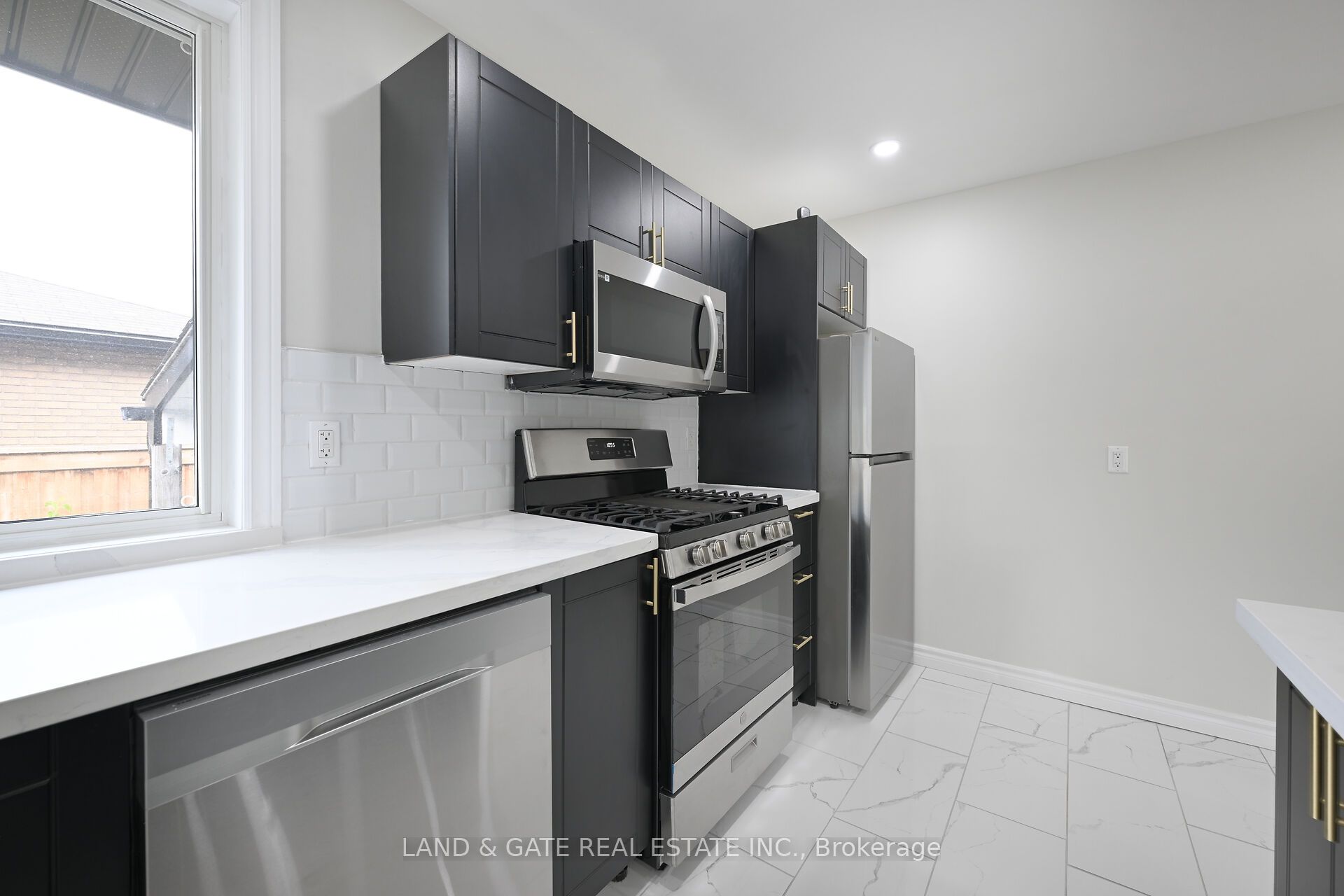 400 Limeridge Road Property Photo 11