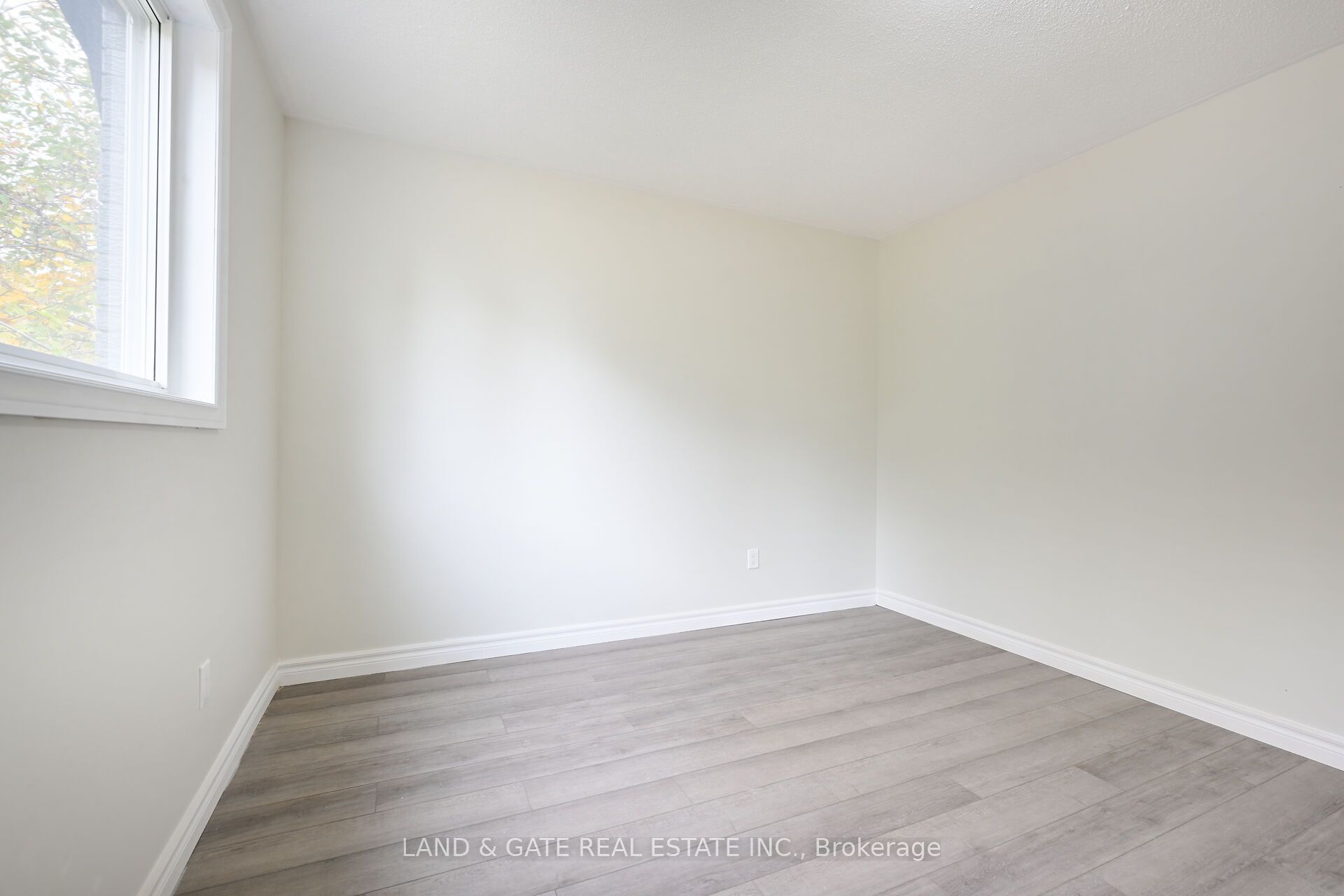400 Limeridge Road Property Photo 16