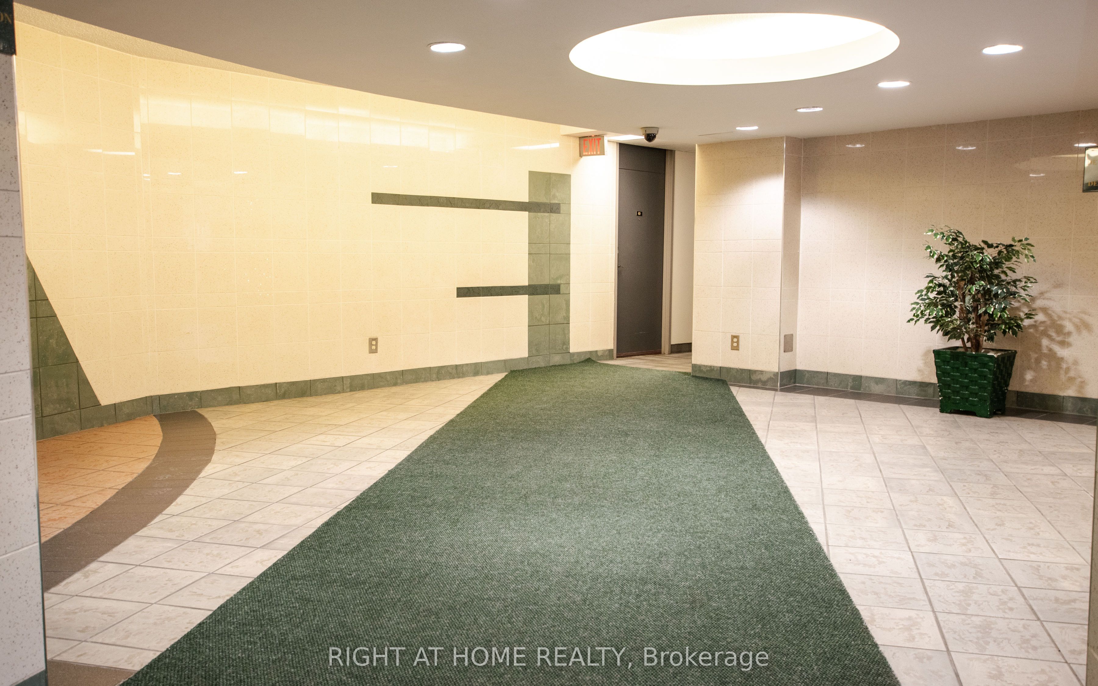 #704 - 2020 Jasmine Crescent Property Photo 2