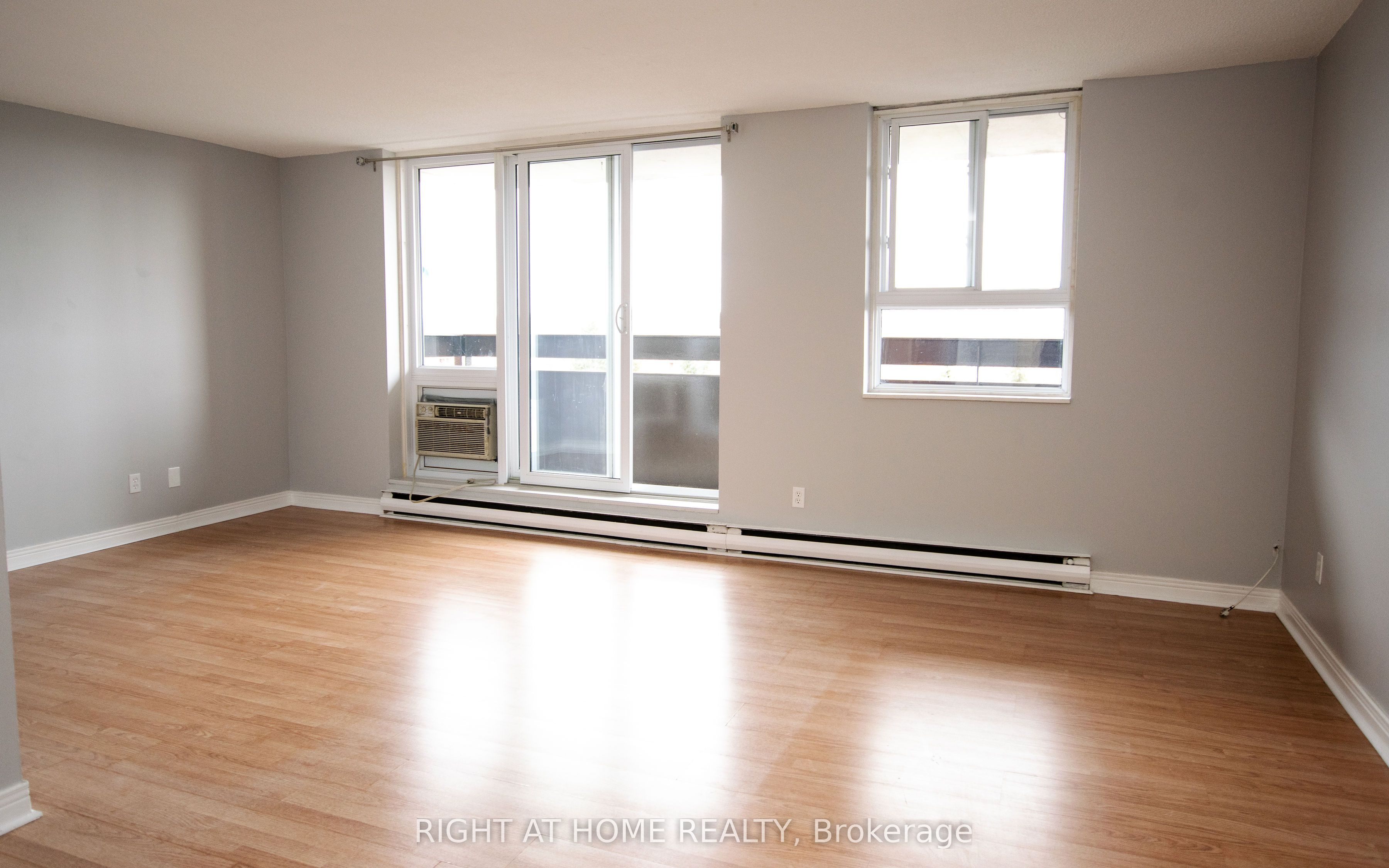 #704 - 2020 Jasmine Crescent Property Photo 4